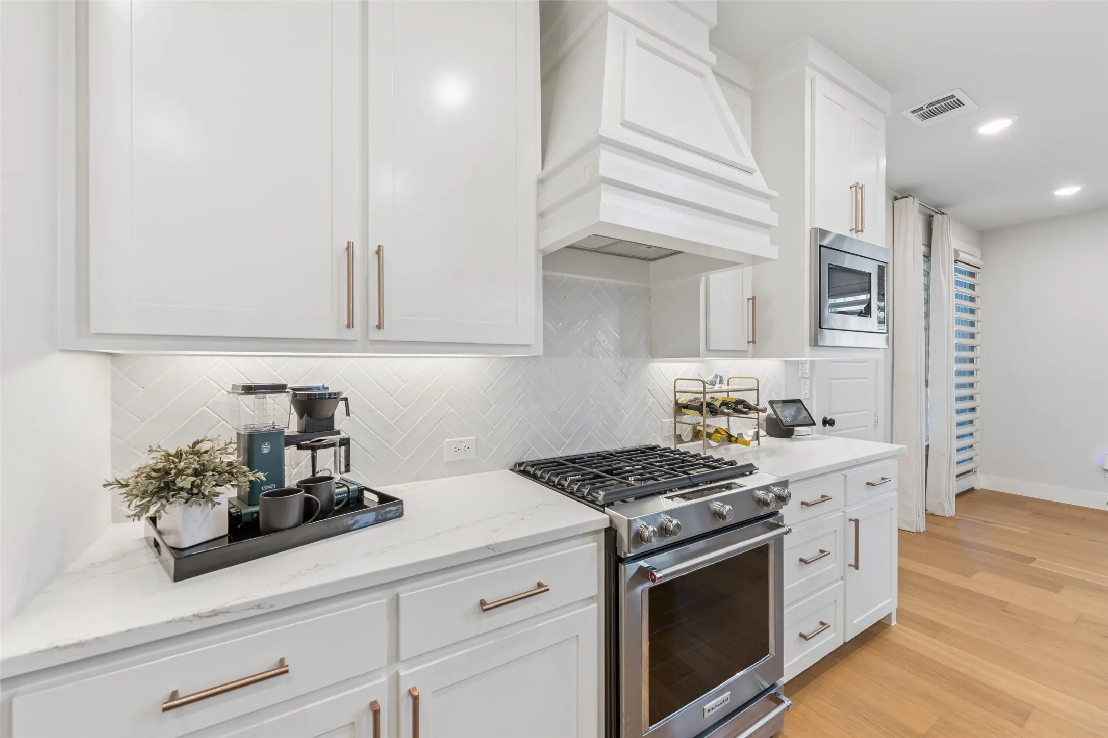 Single Family Residence For Sale in Denton County , 13603 Dalewood Mews, Frisco, Texas 75033, 3 Bedroom, 3 Bathroom, 2 Garage spaces, 2,442 Sqft, built in 2024, mls#21375490, Real Estate Agent in Frisco, Homes For Sale in Denton county, Homes For Sale in Frisco, Realtor in Frisco Texas, Real Estate Brokerage Independent Realty Texas, Luminita Cordes Realtor