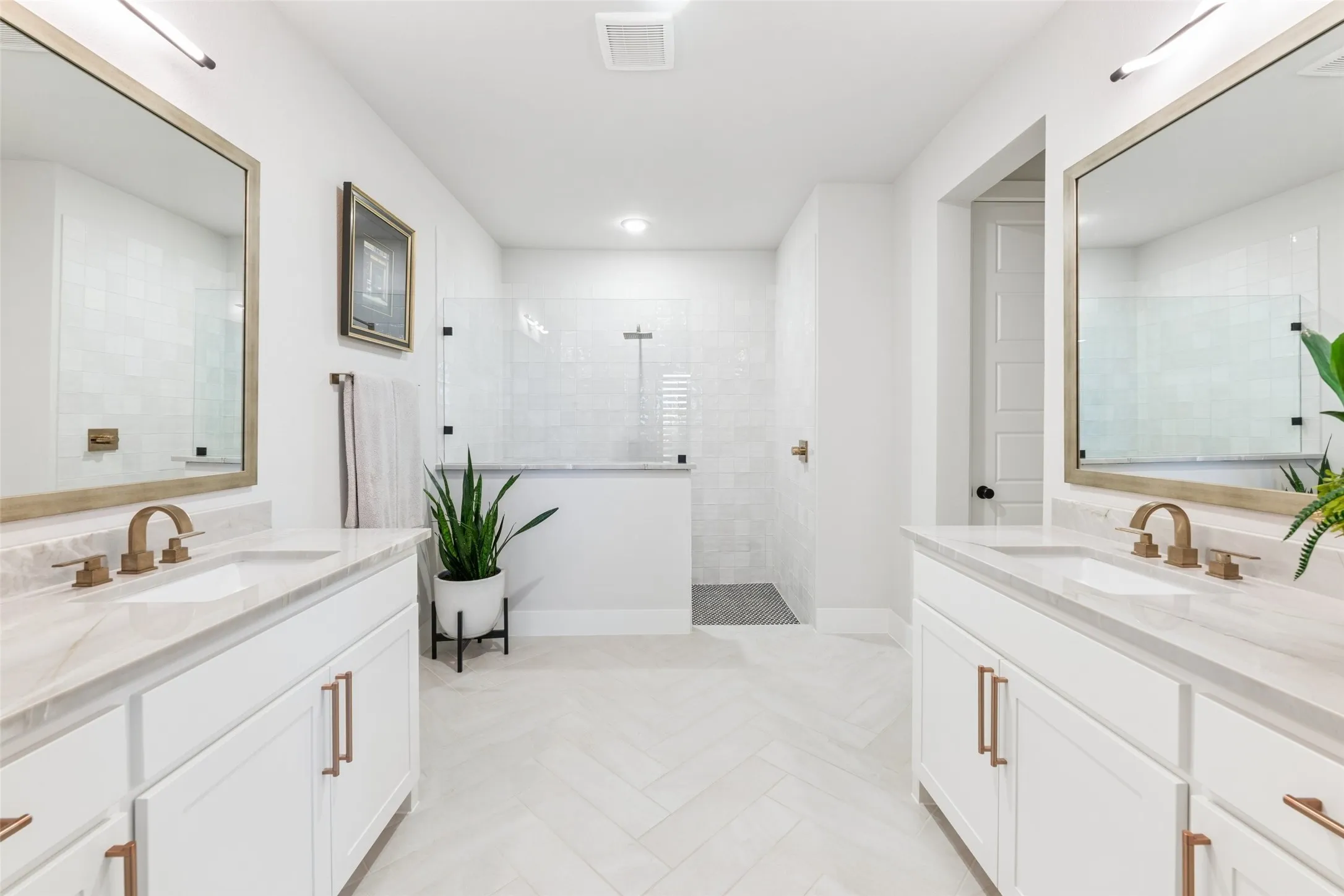 Single Family Residence For Sale in Denton County , 13603 Dalewood Mews, Frisco, Texas 75033, 3 Bedroom, 3 Bathroom, 2 Garage spaces, 2,442 Sqft, built in 2024, mls#21375490, Real Estate Agent in Frisco, Homes For Sale in Denton county, Homes For Sale in Frisco, Realtor in Frisco Texas, Real Estate Brokerage Independent Realty Texas, Luminita Cordes Realtor