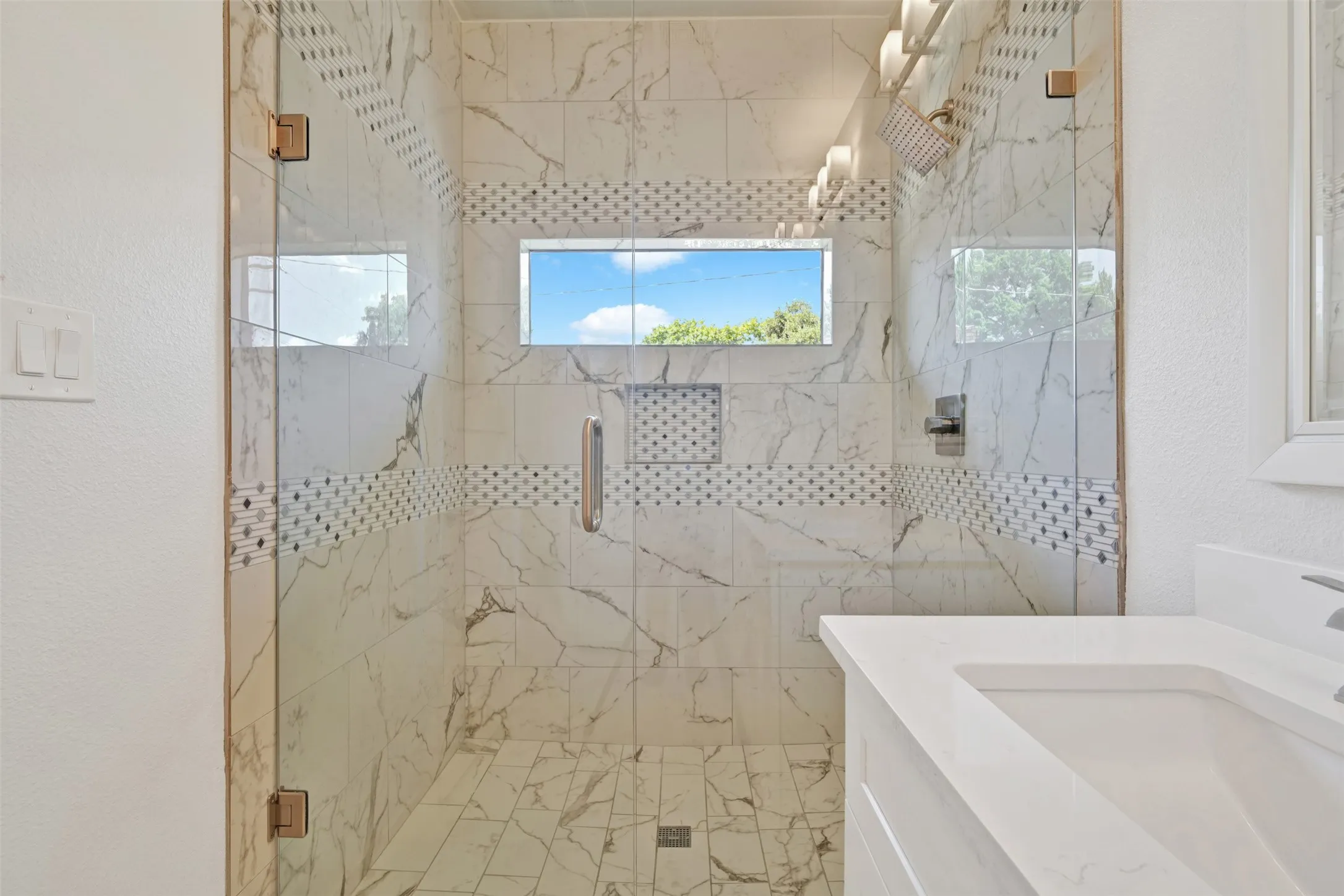Single Family Residence For Sale in Dallas County , 10827 Wallbrook Drive, Dallas, Texas 75238, 3 Bedroom, 3 Bathroom, 2 Garage spaces, 1,840 Sqft, built in 2019, mls#21377108, Real Estate Agent in Dallas, Homes For Sale in Dallas county, Homes For Sale in Dallas, Realtor in Dallas Texas, Real Estate Brokerage Independent Realty Texas, Luminita Cordes Realtor