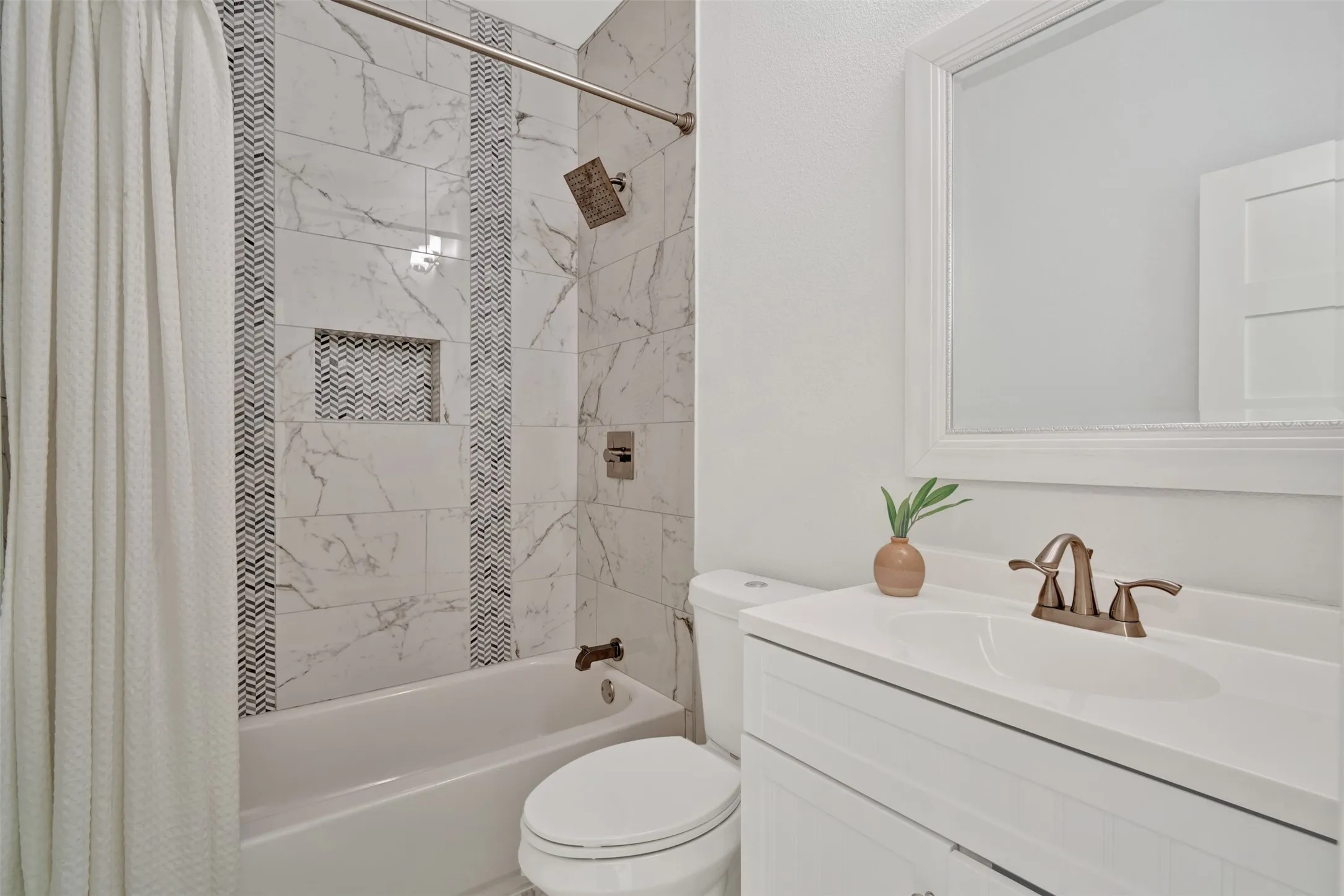 Single Family Residence For Sale in Dallas County , 10827 Wallbrook Drive, Dallas, Texas 75238, 3 Bedroom, 3 Bathroom, 2 Garage spaces, 1,840 Sqft, built in 2019, mls#21377108, Real Estate Agent in Dallas, Homes For Sale in Dallas county, Homes For Sale in Dallas, Realtor in Dallas Texas, Real Estate Brokerage Independent Realty Texas, Luminita Cordes Realtor