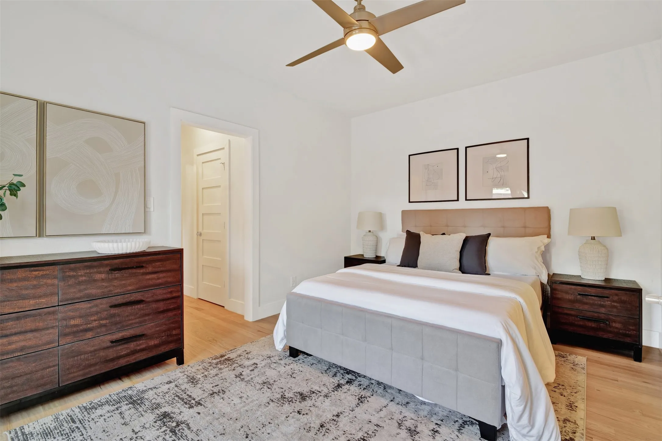 Single Family Residence For Sale in Dallas County , 10827 Wallbrook Drive, Dallas, Texas 75238, 3 Bedroom, 3 Bathroom, 2 Garage spaces, 1,840 Sqft, built in 2019, mls#21377108, Real Estate Agent in Dallas, Homes For Sale in Dallas county, Homes For Sale in Dallas, Realtor in Dallas Texas, Real Estate Brokerage Independent Realty Texas, Luminita Cordes Realtor