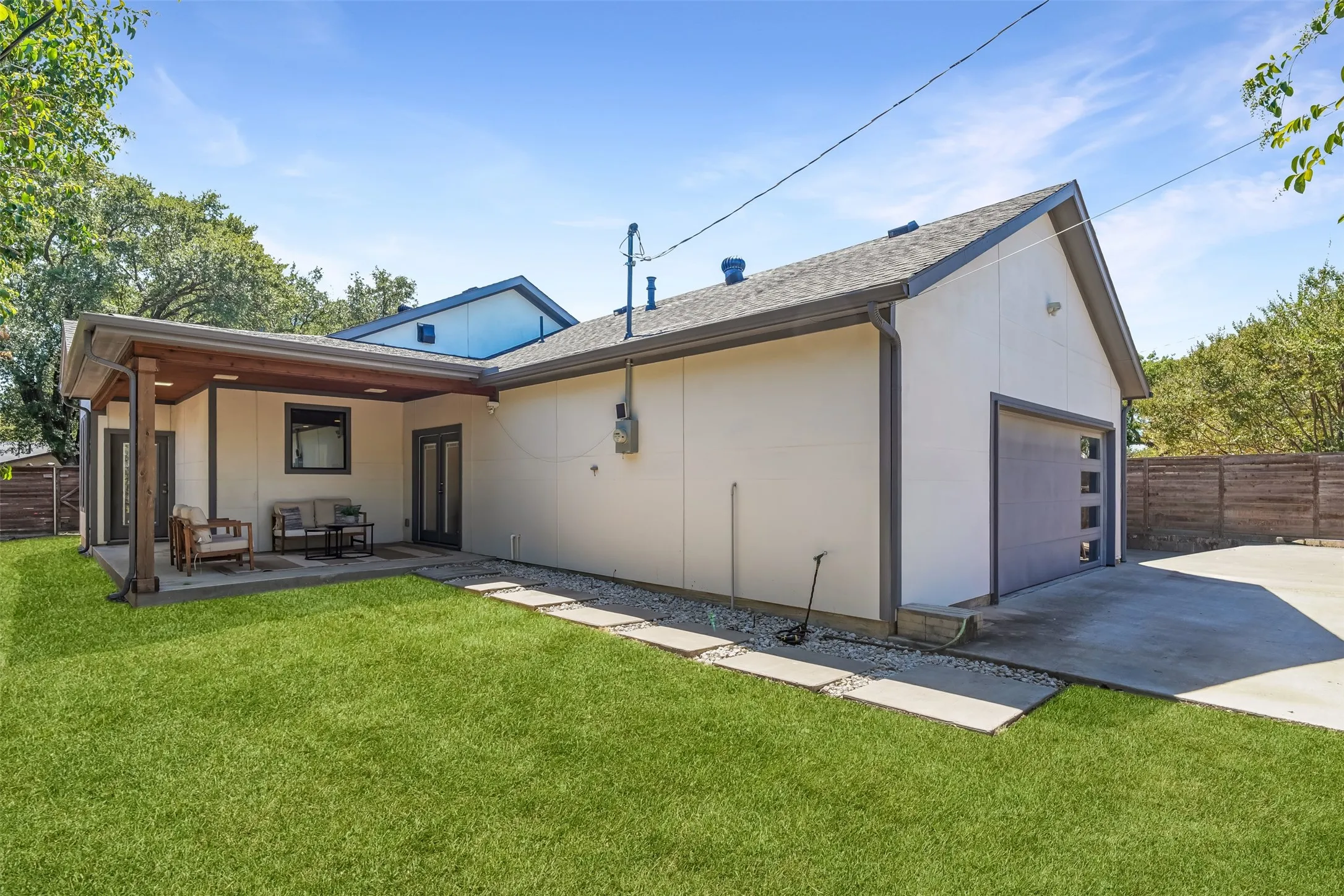 Single Family Residence For Sale in Dallas County , 10827 Wallbrook Drive, Dallas, Texas 75238, 3 Bedroom, 3 Bathroom, 2 Garage spaces, 1,840 Sqft, built in 2019, mls#21377108, Real Estate Agent in Dallas, Homes For Sale in Dallas county, Homes For Sale in Dallas, Realtor in Dallas Texas, Real Estate Brokerage Independent Realty Texas, Luminita Cordes Realtor