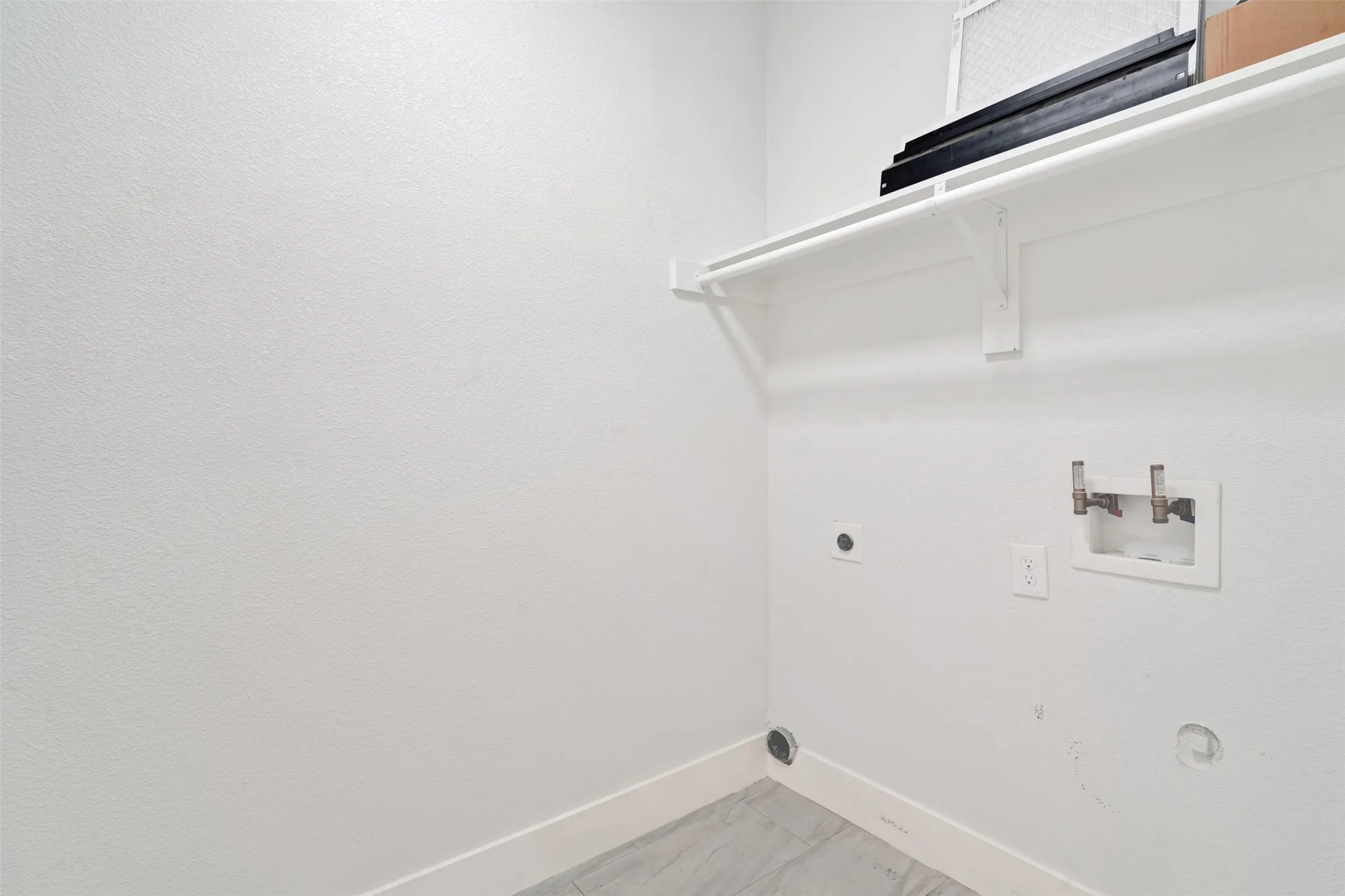 Single Family Residence For Sale in Dallas County , 10827 Wallbrook Drive, Dallas, Texas 75238, 3 Bedroom, 3 Bathroom, 2 Garage spaces, 1,840 Sqft, built in 2019, mls#21377108, Real Estate Agent in Dallas, Homes For Sale in Dallas county, Homes For Sale in Dallas, Realtor in Dallas Texas, Real Estate Brokerage Independent Realty Texas, Luminita Cordes Realtor