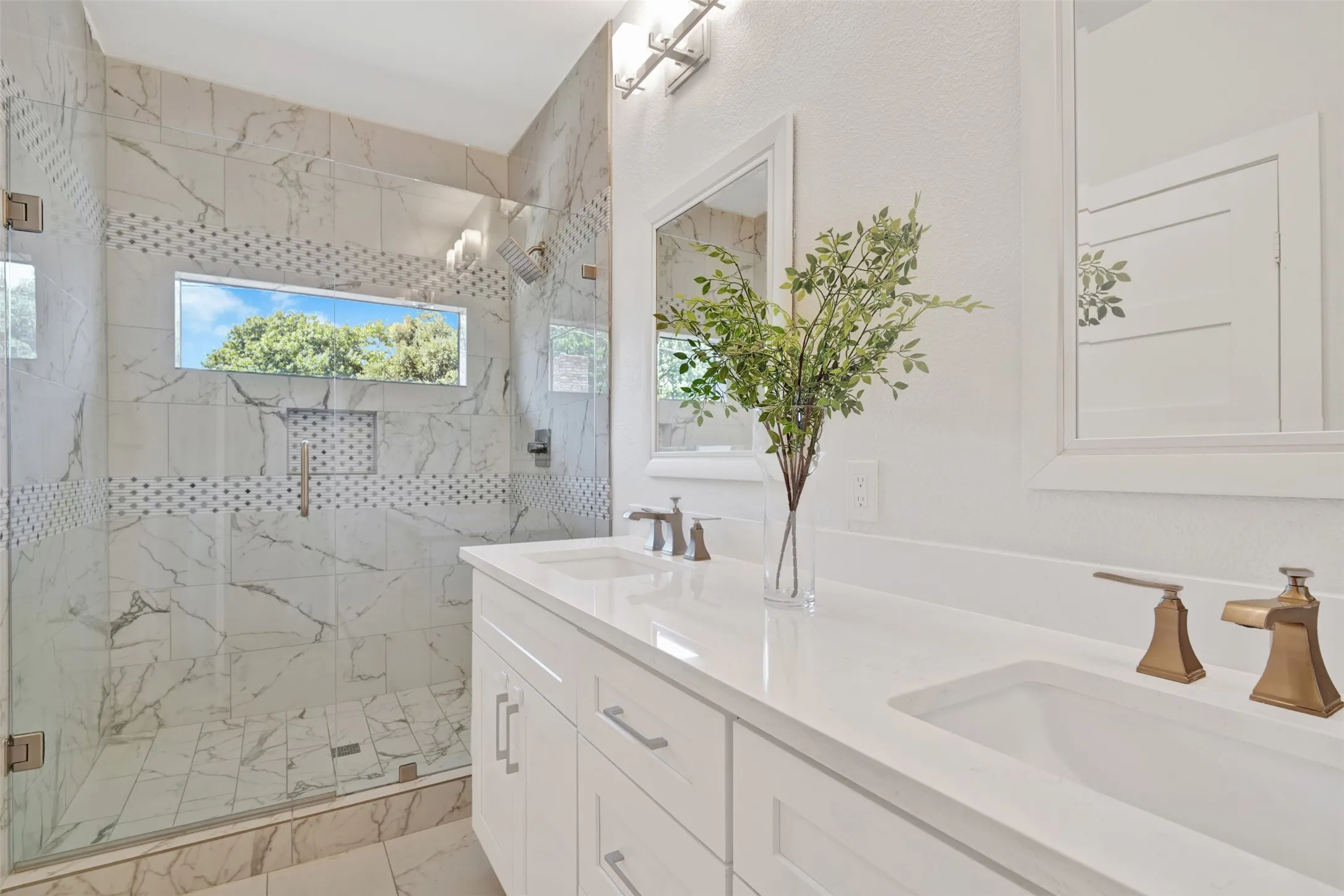 Single Family Residence For Sale in Dallas County , 10827 Wallbrook Drive, Dallas, Texas 75238, 3 Bedroom, 3 Bathroom, 2 Garage spaces, 1,840 Sqft, built in 2019, mls#21377108, Real Estate Agent in Dallas, Homes For Sale in Dallas county, Homes For Sale in Dallas, Realtor in Dallas Texas, Real Estate Brokerage Independent Realty Texas, Luminita Cordes Realtor