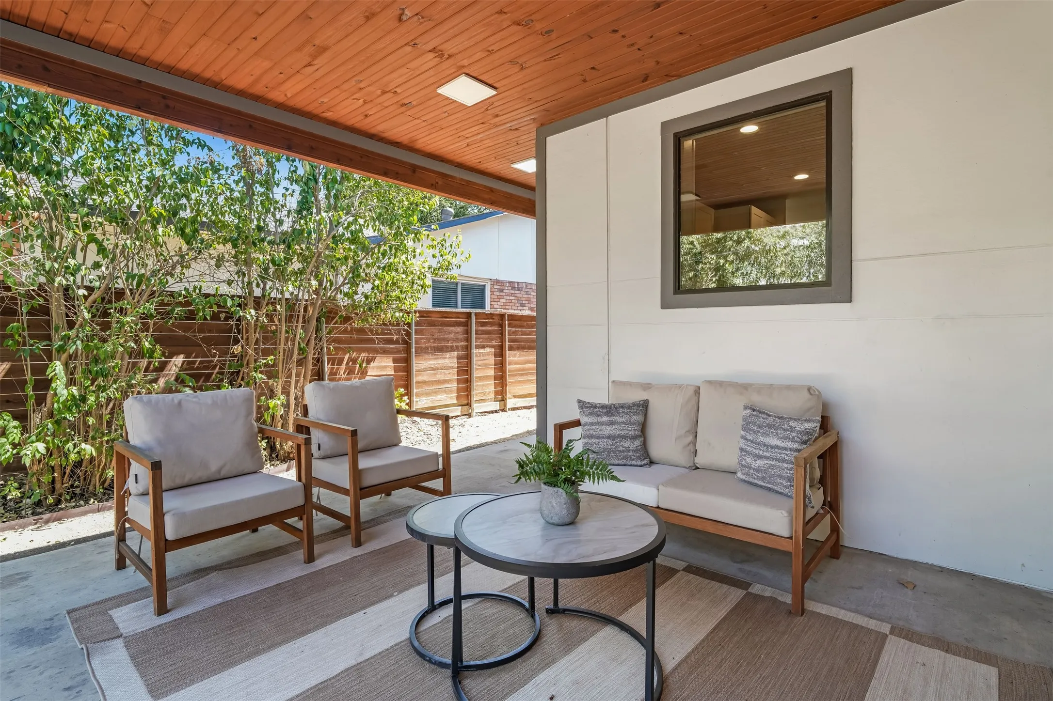 Single Family Residence For Sale in Dallas County , 10827 Wallbrook Drive, Dallas, Texas 75238, 3 Bedroom, 3 Bathroom, 2 Garage spaces, 1,840 Sqft, built in 2019, mls#21377108, Real Estate Agent in Dallas, Homes For Sale in Dallas county, Homes For Sale in Dallas, Realtor in Dallas Texas, Real Estate Brokerage Independent Realty Texas, Luminita Cordes Realtor