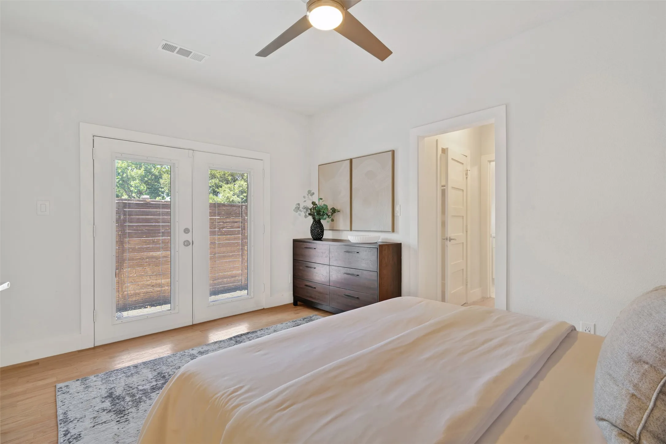 Single Family Residence For Sale in Dallas County , 10827 Wallbrook Drive, Dallas, Texas 75238, 3 Bedroom, 3 Bathroom, 2 Garage spaces, 1,840 Sqft, built in 2019, mls#21377108, Real Estate Agent in Dallas, Homes For Sale in Dallas county, Homes For Sale in Dallas, Realtor in Dallas Texas, Real Estate Brokerage Independent Realty Texas, Luminita Cordes Realtor