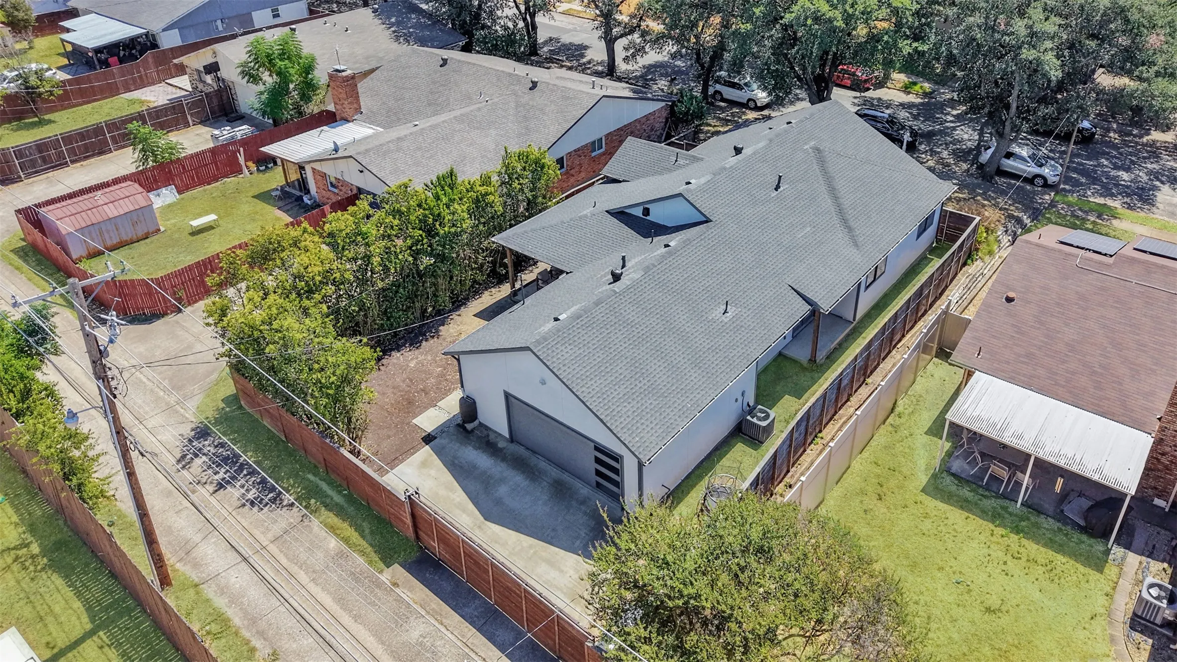Single Family Residence For Sale in Dallas County , 10827 Wallbrook Drive, Dallas, Texas 75238, 3 Bedroom, 3 Bathroom, 2 Garage spaces, 1,840 Sqft, built in 2019, mls#21377108, Real Estate Agent in Dallas, Homes For Sale in Dallas county, Homes For Sale in Dallas, Realtor in Dallas Texas, Real Estate Brokerage Independent Realty Texas, Luminita Cordes Realtor