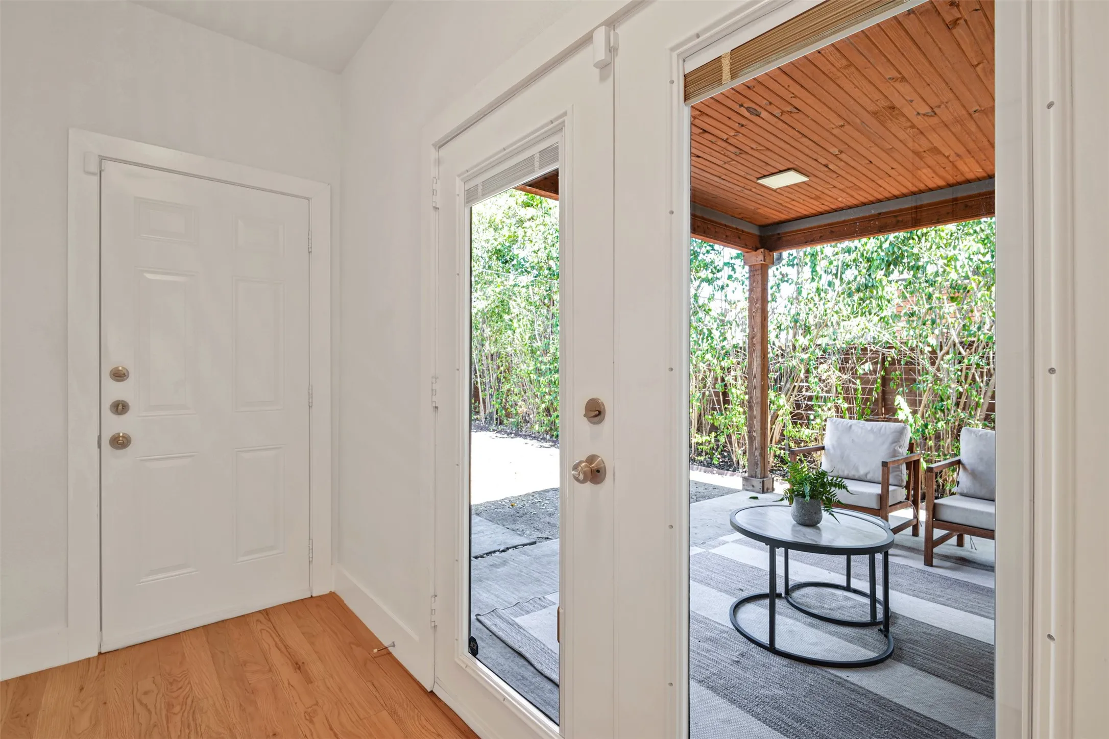 Single Family Residence For Sale in Dallas County , 10827 Wallbrook Drive, Dallas, Texas 75238, 3 Bedroom, 3 Bathroom, 2 Garage spaces, 1,840 Sqft, built in 2019, mls#21377108, Real Estate Agent in Dallas, Homes For Sale in Dallas county, Homes For Sale in Dallas, Realtor in Dallas Texas, Real Estate Brokerage Independent Realty Texas, Luminita Cordes Realtor
