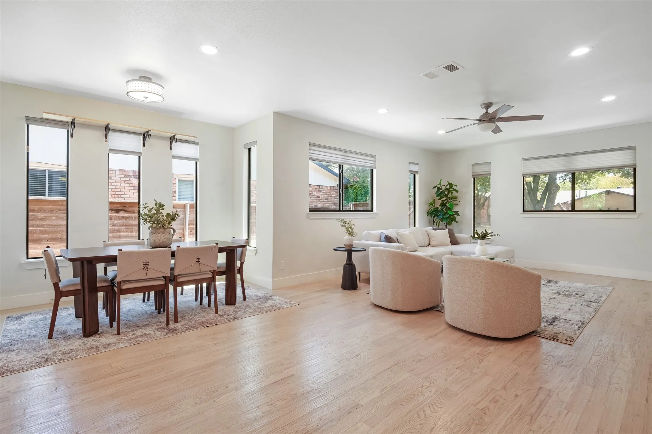 Single Family Residence For Sale in Dallas County , 10827 Wallbrook Drive, Dallas, Texas 75238, 3 Bedroom, 3 Bathroom, 2 Garage spaces, 1,840 Sqft, built in 2019, mls#21377108, Real Estate Agent in Dallas, Homes For Sale in Dallas county, Homes For Sale in Dallas, Realtor in Dallas Texas, Real Estate Brokerage Independent Realty Texas, Luminita Cordes Realtor