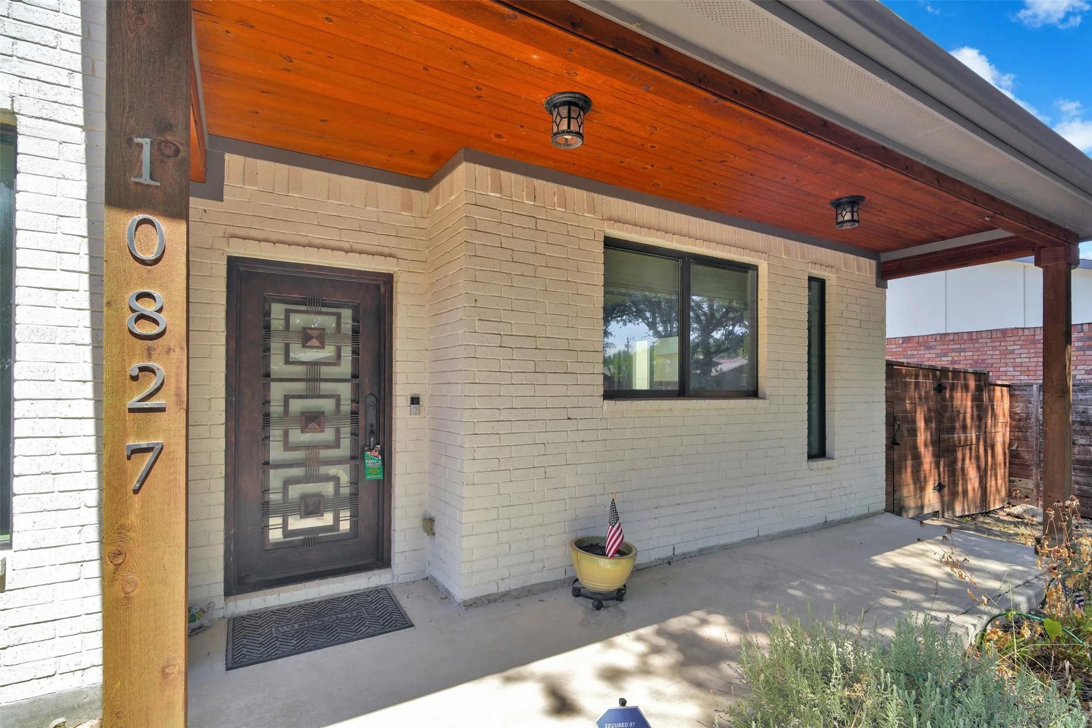Single Family Residence For Sale in Dallas County , 10827 Wallbrook Drive, Dallas, Texas 75238, 3 Bedroom, 3 Bathroom, 2 Garage spaces, 1,840 Sqft, built in 2019, mls#21377108, Real Estate Agent in Dallas, Homes For Sale in Dallas county, Homes For Sale in Dallas, Realtor in Dallas Texas, Real Estate Brokerage Independent Realty Texas, Luminita Cordes Realtor