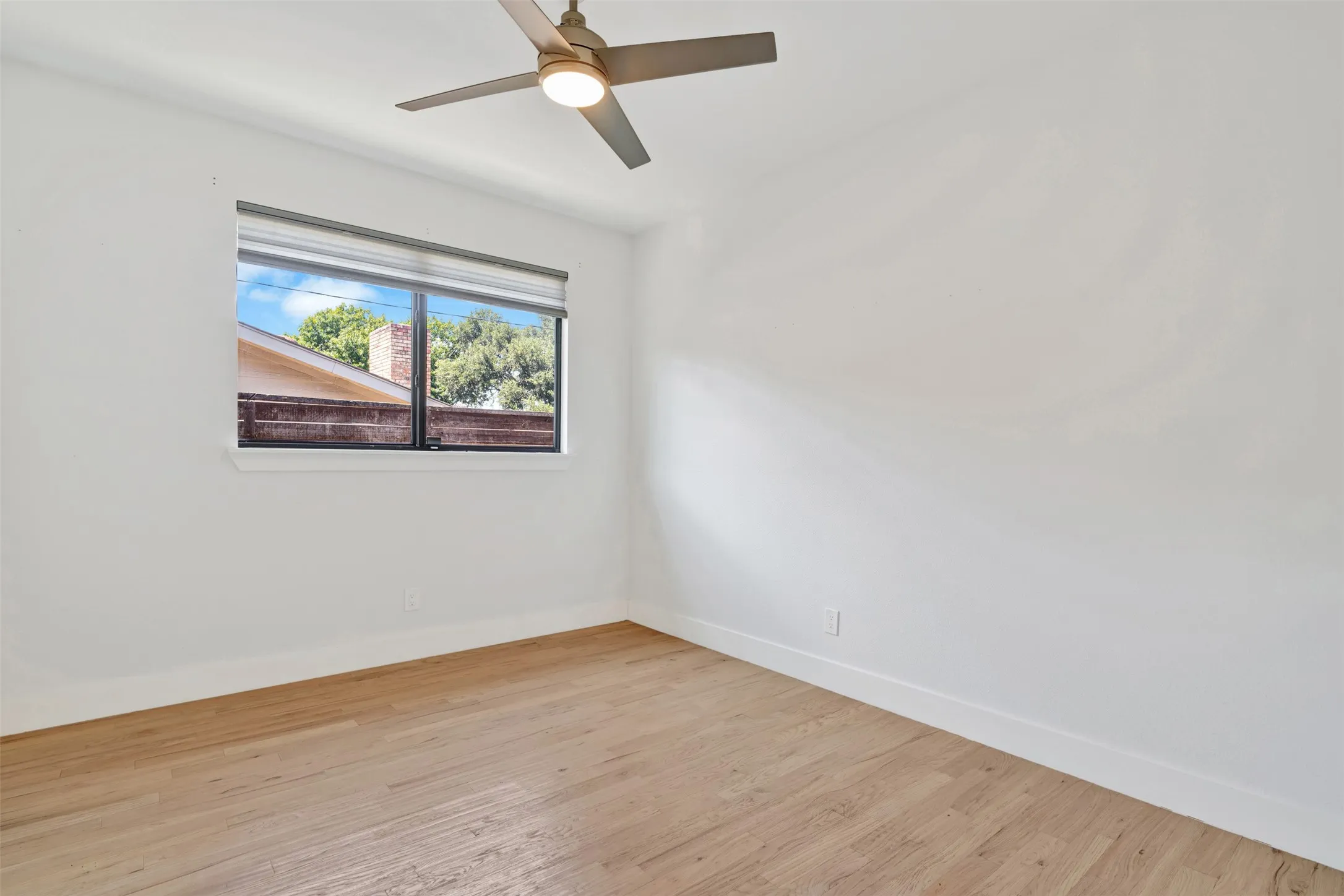 Single Family Residence For Sale in Dallas County , 10827 Wallbrook Drive, Dallas, Texas 75238, 3 Bedroom, 3 Bathroom, 2 Garage spaces, 1,840 Sqft, built in 2019, mls#21377108, Real Estate Agent in Dallas, Homes For Sale in Dallas county, Homes For Sale in Dallas, Realtor in Dallas Texas, Real Estate Brokerage Independent Realty Texas, Luminita Cordes Realtor