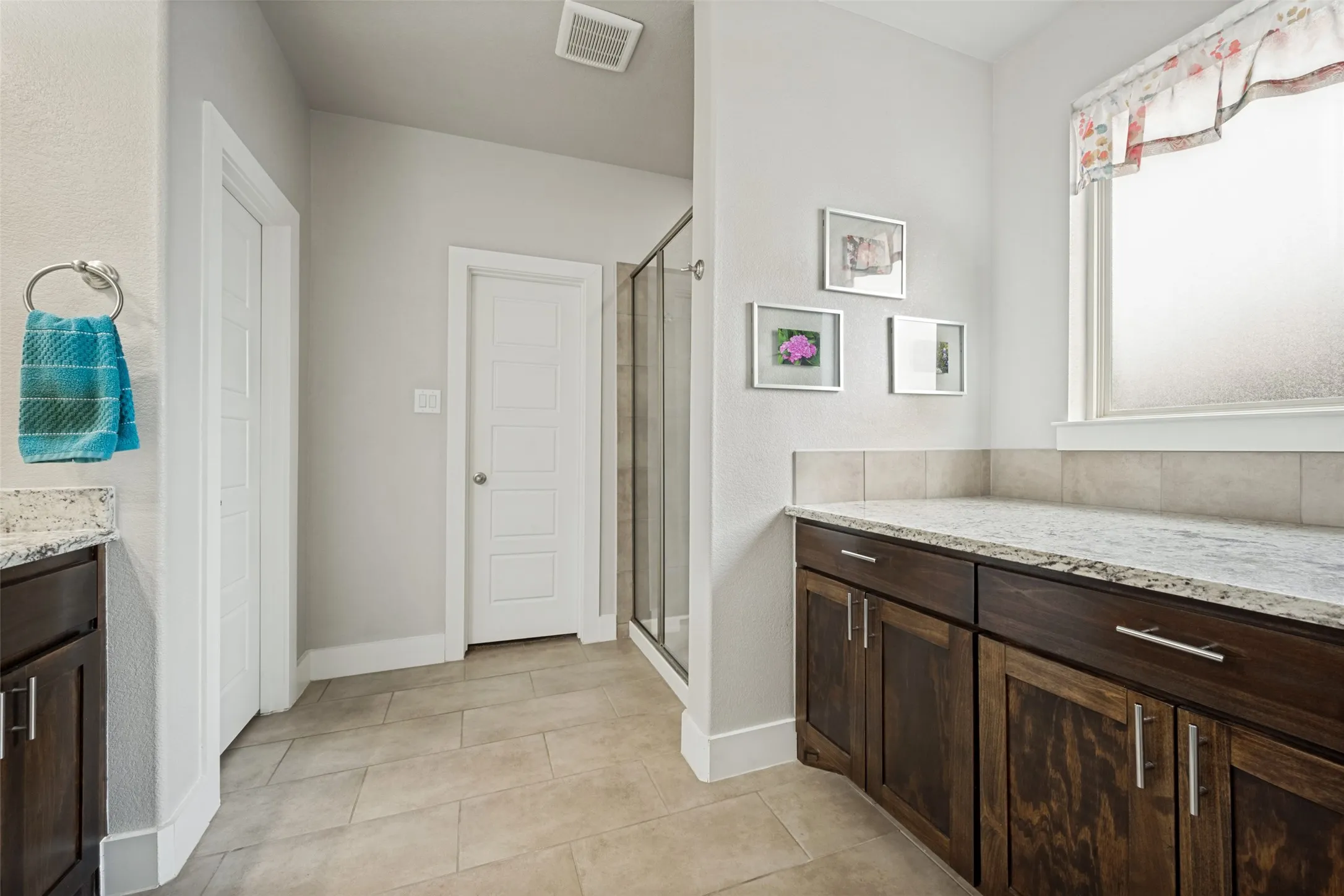 Single Family Residence For Sale in Denton County , 23 Kramer Lane, Sanger, Texas 76266, 3 Bedroom, 2 Bathroom, 2 Garage spaces, 2,039 Sqft, built in 2016, mls#21375458, Real Estate Agent in Sanger, Homes For Sale in Denton county, Homes For Sale in Sanger, Realtor in Sanger Texas, Real Estate Brokerage Independent Realty Texas, Luminita Cordes Realtor