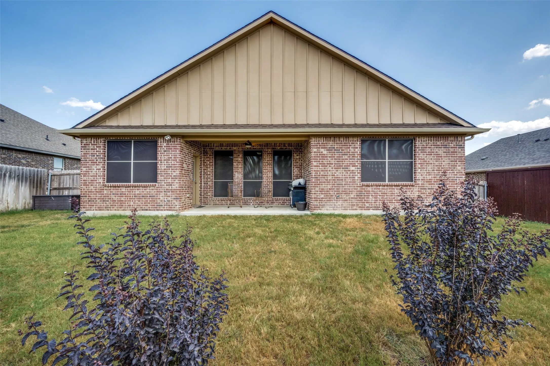 Single Family Residence For Sale in Denton County , 23 Kramer Lane, Sanger, Texas 76266, 3 Bedroom, 2 Bathroom, 2 Garage spaces, 2,039 Sqft, built in 2016, mls#21375458, Real Estate Agent in Sanger, Homes For Sale in Denton county, Homes For Sale in Sanger, Realtor in Sanger Texas, Real Estate Brokerage Independent Realty Texas, Luminita Cordes Realtor