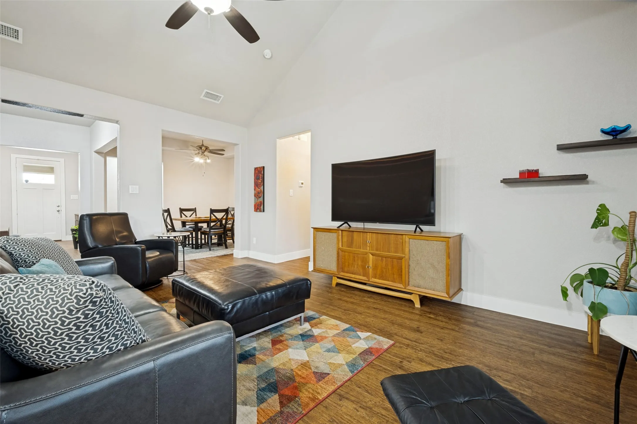 Single Family Residence For Sale in Denton County , 23 Kramer Lane, Sanger, Texas 76266, 3 Bedroom, 2 Bathroom, 2 Garage spaces, 2,039 Sqft, built in 2016, mls#21375458, Real Estate Agent in Sanger, Homes For Sale in Denton county, Homes For Sale in Sanger, Realtor in Sanger Texas, Real Estate Brokerage Independent Realty Texas, Luminita Cordes Realtor