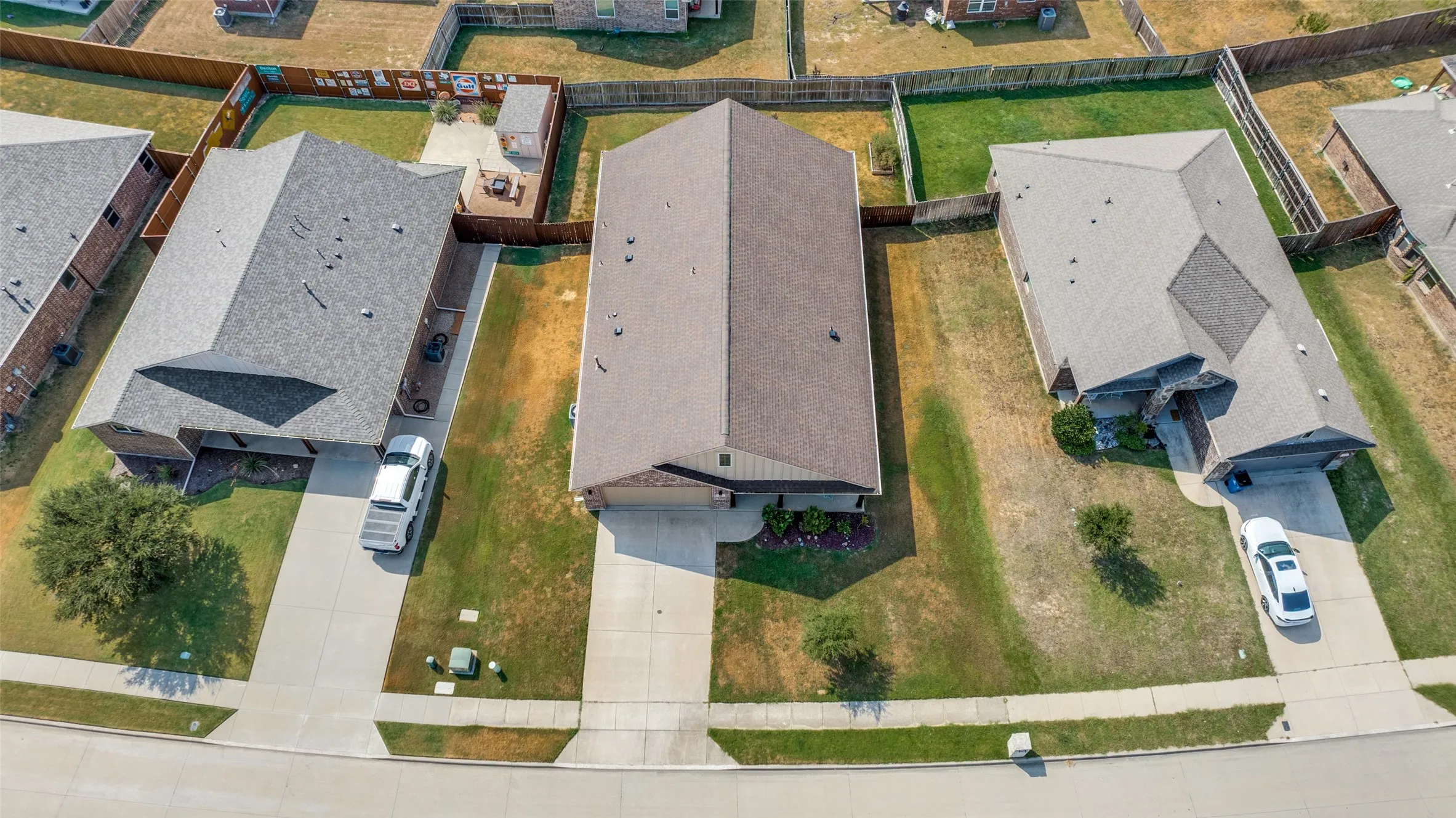 Single Family Residence For Sale in Denton County , 23 Kramer Lane, Sanger, Texas 76266, 3 Bedroom, 2 Bathroom, 2 Garage spaces, 2,039 Sqft, built in 2016, mls#21375458, Real Estate Agent in Sanger, Homes For Sale in Denton county, Homes For Sale in Sanger, Realtor in Sanger Texas, Real Estate Brokerage Independent Realty Texas, Luminita Cordes Realtor