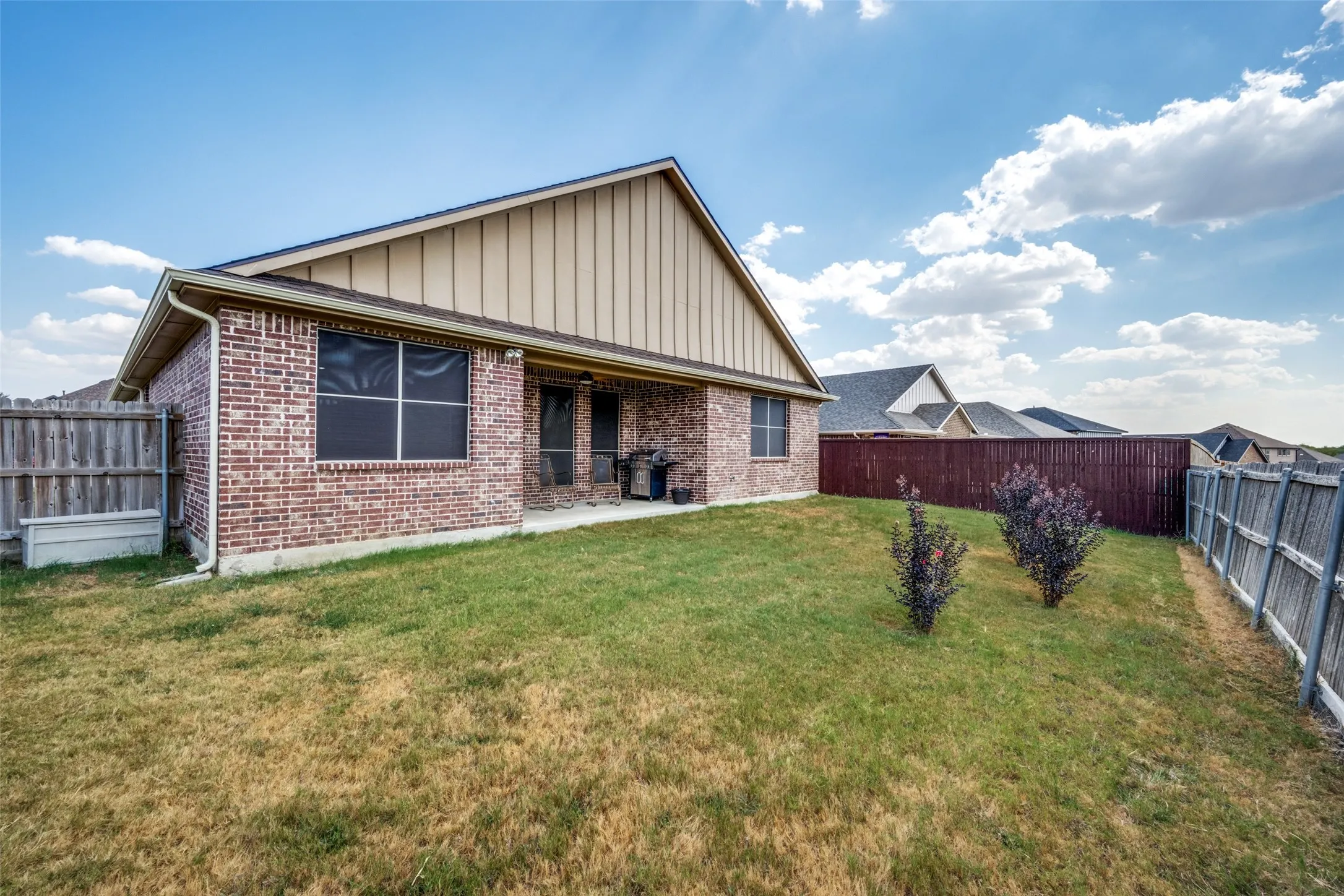 Single Family Residence For Sale in Denton County , 23 Kramer Lane, Sanger, Texas 76266, 3 Bedroom, 2 Bathroom, 2 Garage spaces, 2,039 Sqft, built in 2016, mls#21375458, Real Estate Agent in Sanger, Homes For Sale in Denton county, Homes For Sale in Sanger, Realtor in Sanger Texas, Real Estate Brokerage Independent Realty Texas, Luminita Cordes Realtor