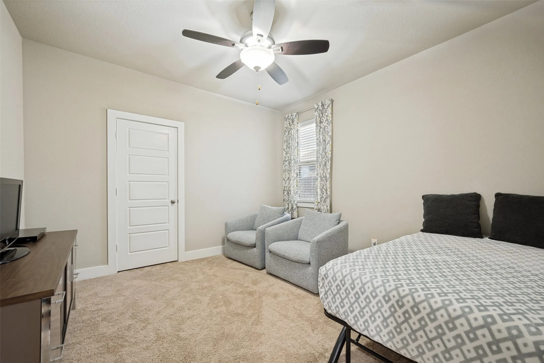 Single Family Residence For Sale in Denton County , 23 Kramer Lane, Sanger, Texas 76266, 3 Bedroom, 2 Bathroom, 2 Garage spaces, 2,039 Sqft, built in 2016, mls#21375458, Real Estate Agent in Sanger, Homes For Sale in Denton county, Homes For Sale in Sanger, Realtor in Sanger Texas, Real Estate Brokerage Independent Realty Texas, Luminita Cordes Realtor