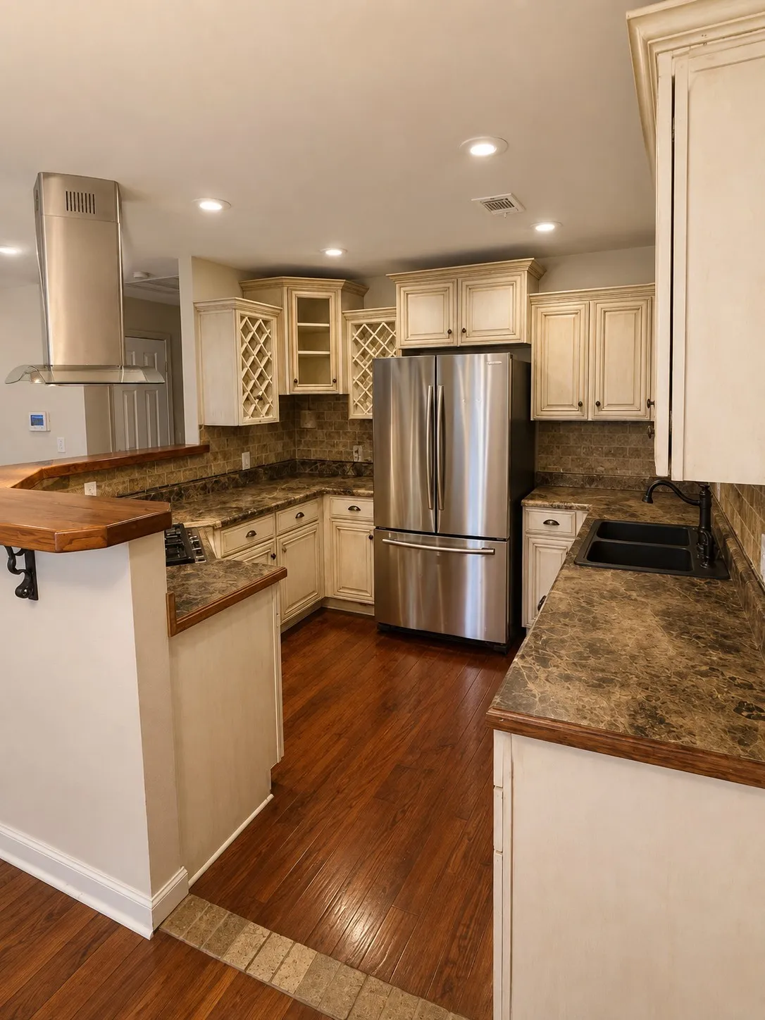 Single Family Residence For Rent in Ellis County , 209 N 4th Street, Midlothian, Texas 76065, 2 Bedroom, 1 Bathroom, Garage spaces, 1,128 Sqft, built in 1945, mls#21377487, Real Estate Agent in Midlothian, Homes For Rent in Ellis county, Homes For Rent in Midlothian, Realtor in Midlothian Texas, Real Estate Brokerage Independent Realty Texas, Luminita Cordes Realtor