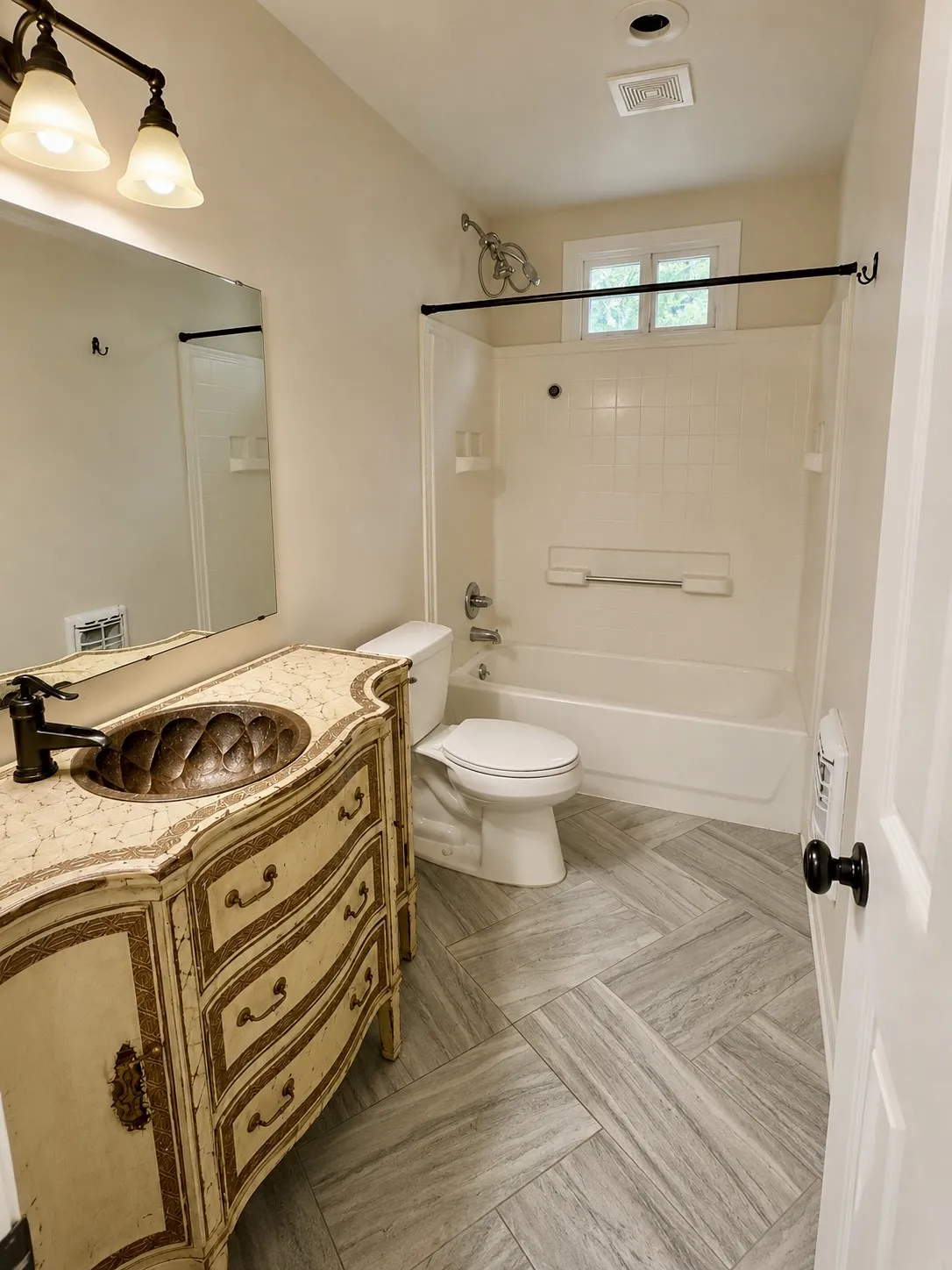 Single Family Residence For Rent in Ellis County , 209 N 4th Street, Midlothian, Texas 76065, 2 Bedroom, 1 Bathroom, Garage spaces, 1,128 Sqft, built in 1945, mls#21377487, Real Estate Agent in Midlothian, Homes For Rent in Ellis county, Homes For Rent in Midlothian, Realtor in Midlothian Texas, Real Estate Brokerage Independent Realty Texas, Luminita Cordes Realtor