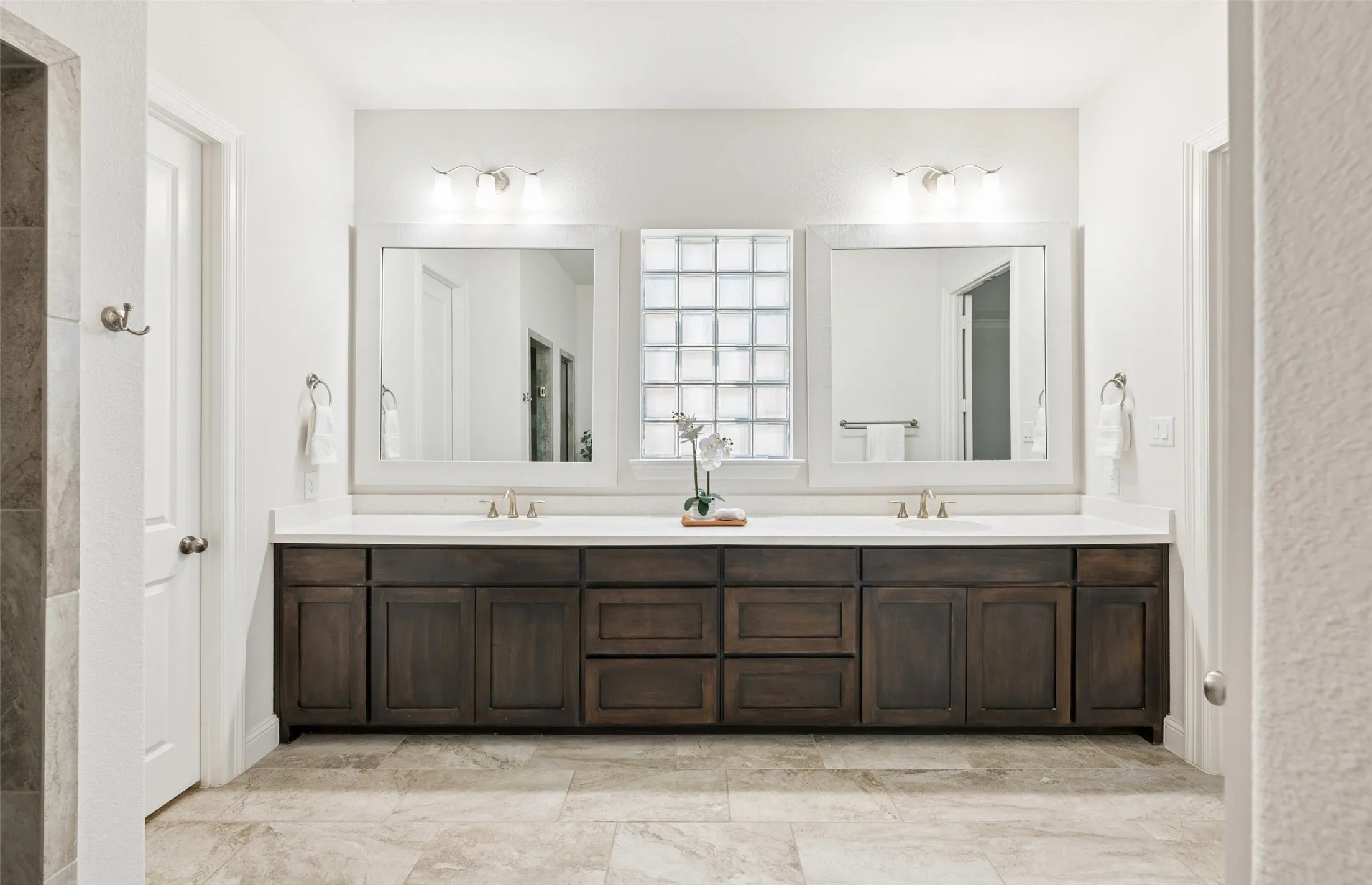 Single Family Residence For Sale in Denton County , 2849 Braemar, The Colony, Texas 75056, 3 Bedroom, 3 Bathroom, 2 Garage spaces, 2,584 Sqft, built in 2019, mls#21376408, Real Estate Agent in The Colony, Homes For Sale in Denton county, Homes For Sale in The Colony, Realtor in The Colony Texas, Real Estate Brokerage Independent Realty Texas, Luminita Cordes Realtor
