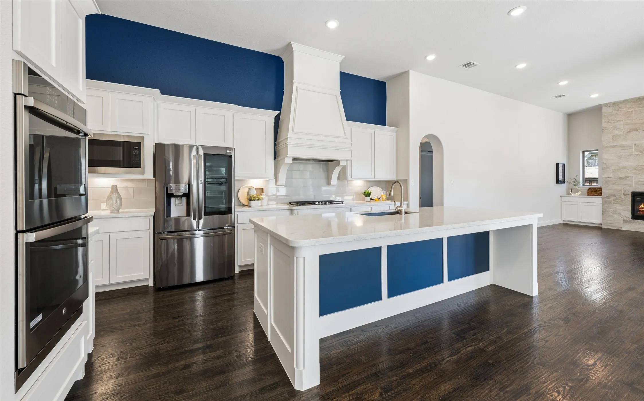 Single Family Residence For Sale in Denton County , 2849 Braemar, The Colony, Texas 75056, 3 Bedroom, 3 Bathroom, 2 Garage spaces, 2,584 Sqft, built in 2019, mls#21376408, Real Estate Agent in The Colony, Homes For Sale in Denton county, Homes For Sale in The Colony, Realtor in The Colony Texas, Real Estate Brokerage Independent Realty Texas, Luminita Cordes Realtor