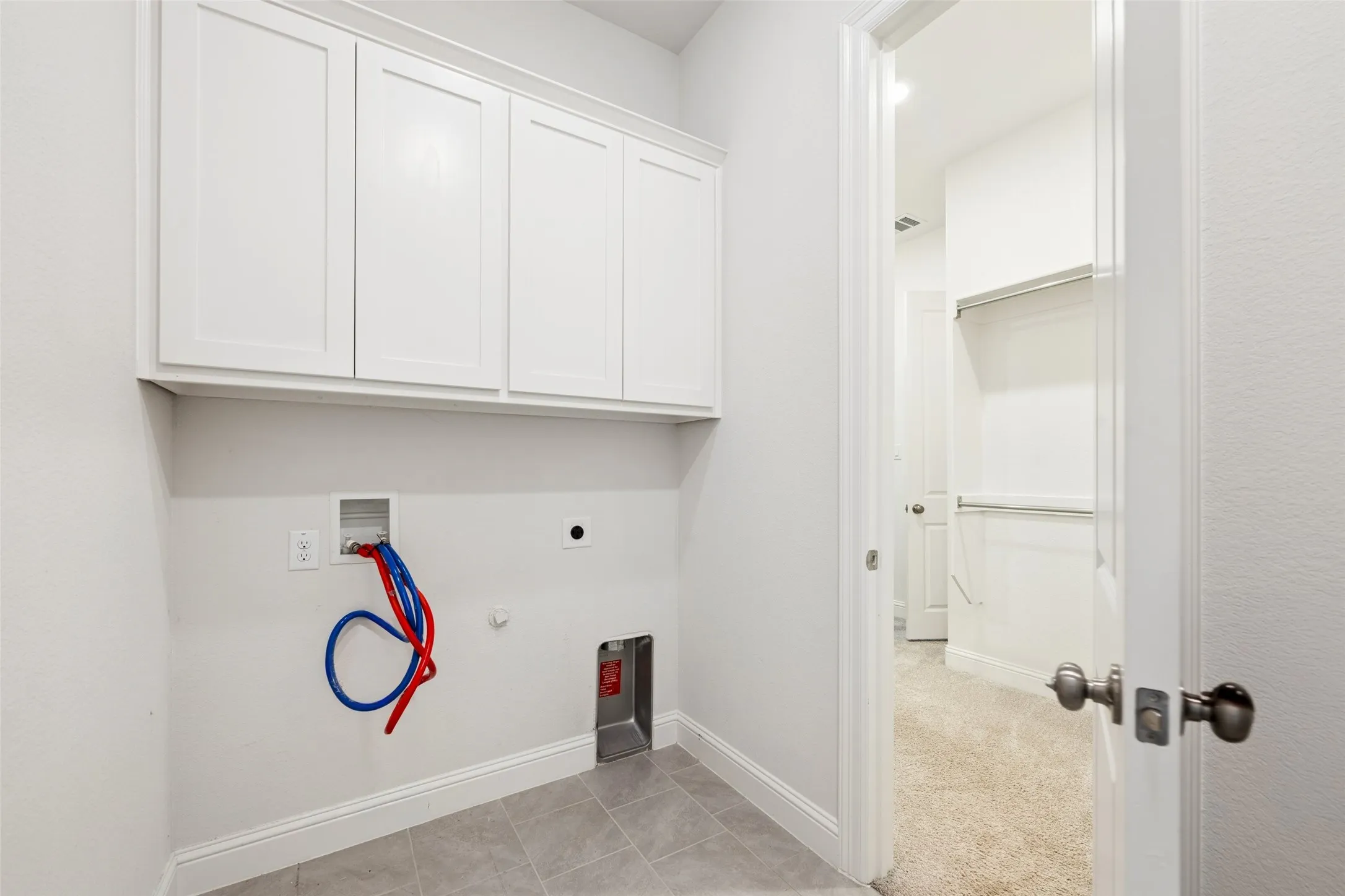 Single Family Residence For Sale in Denton County , 2849 Braemar, The Colony, Texas 75056, 3 Bedroom, 3 Bathroom, 2 Garage spaces, 2,584 Sqft, built in 2019, mls#21376408, Real Estate Agent in The Colony, Homes For Sale in Denton county, Homes For Sale in The Colony, Realtor in The Colony Texas, Real Estate Brokerage Independent Realty Texas, Luminita Cordes Realtor
