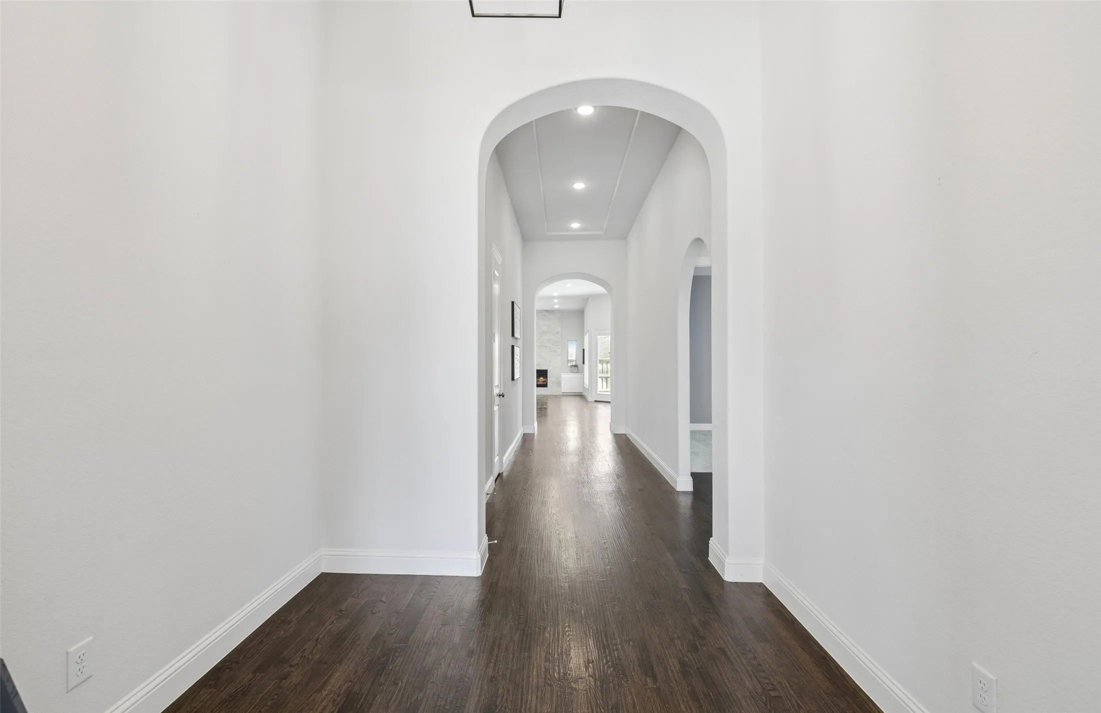Single Family Residence For Sale in Denton County , 2849 Braemar, The Colony, Texas 75056, 3 Bedroom, 3 Bathroom, 2 Garage spaces, 2,584 Sqft, built in 2019, mls#21376408, Real Estate Agent in The Colony, Homes For Sale in Denton county, Homes For Sale in The Colony, Realtor in The Colony Texas, Real Estate Brokerage Independent Realty Texas, Luminita Cordes Realtor