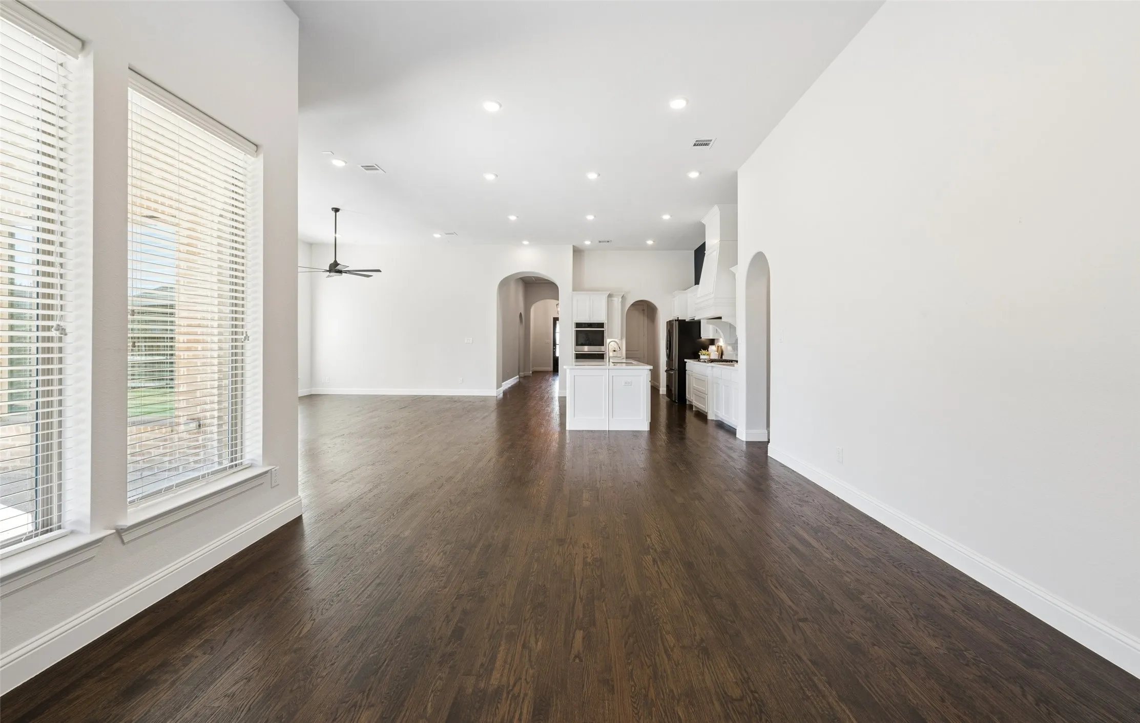 Single Family Residence For Sale in Denton County , 2849 Braemar, The Colony, Texas 75056, 3 Bedroom, 3 Bathroom, 2 Garage spaces, 2,584 Sqft, built in 2019, mls#21376408, Real Estate Agent in The Colony, Homes For Sale in Denton county, Homes For Sale in The Colony, Realtor in The Colony Texas, Real Estate Brokerage Independent Realty Texas, Luminita Cordes Realtor