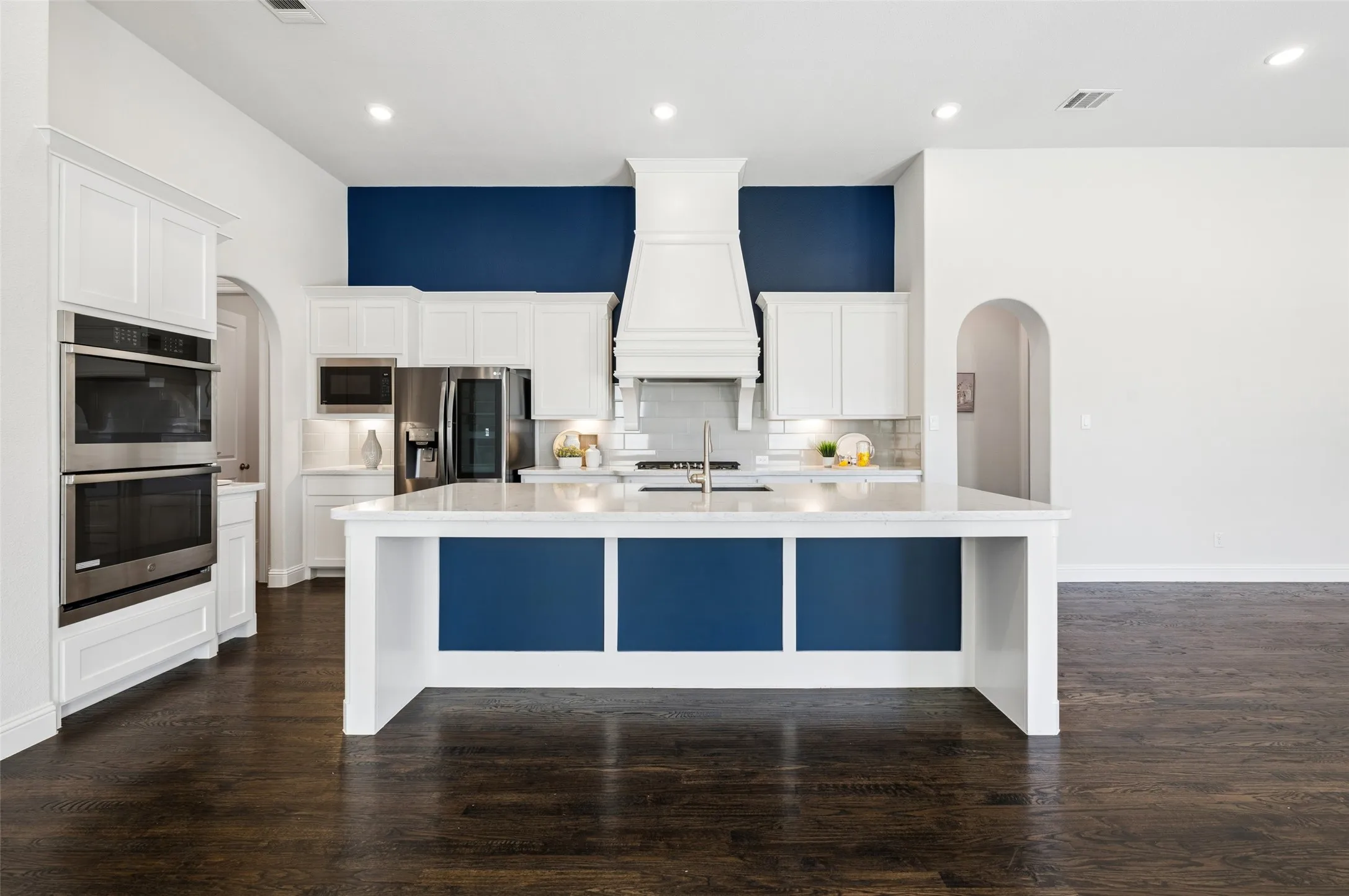 Single Family Residence For Sale in Denton County , 2849 Braemar, The Colony, Texas 75056, 3 Bedroom, 3 Bathroom, 2 Garage spaces, 2,584 Sqft, built in 2019, mls#21376408, Real Estate Agent in The Colony, Homes For Sale in Denton county, Homes For Sale in The Colony, Realtor in The Colony Texas, Real Estate Brokerage Independent Realty Texas, Luminita Cordes Realtor