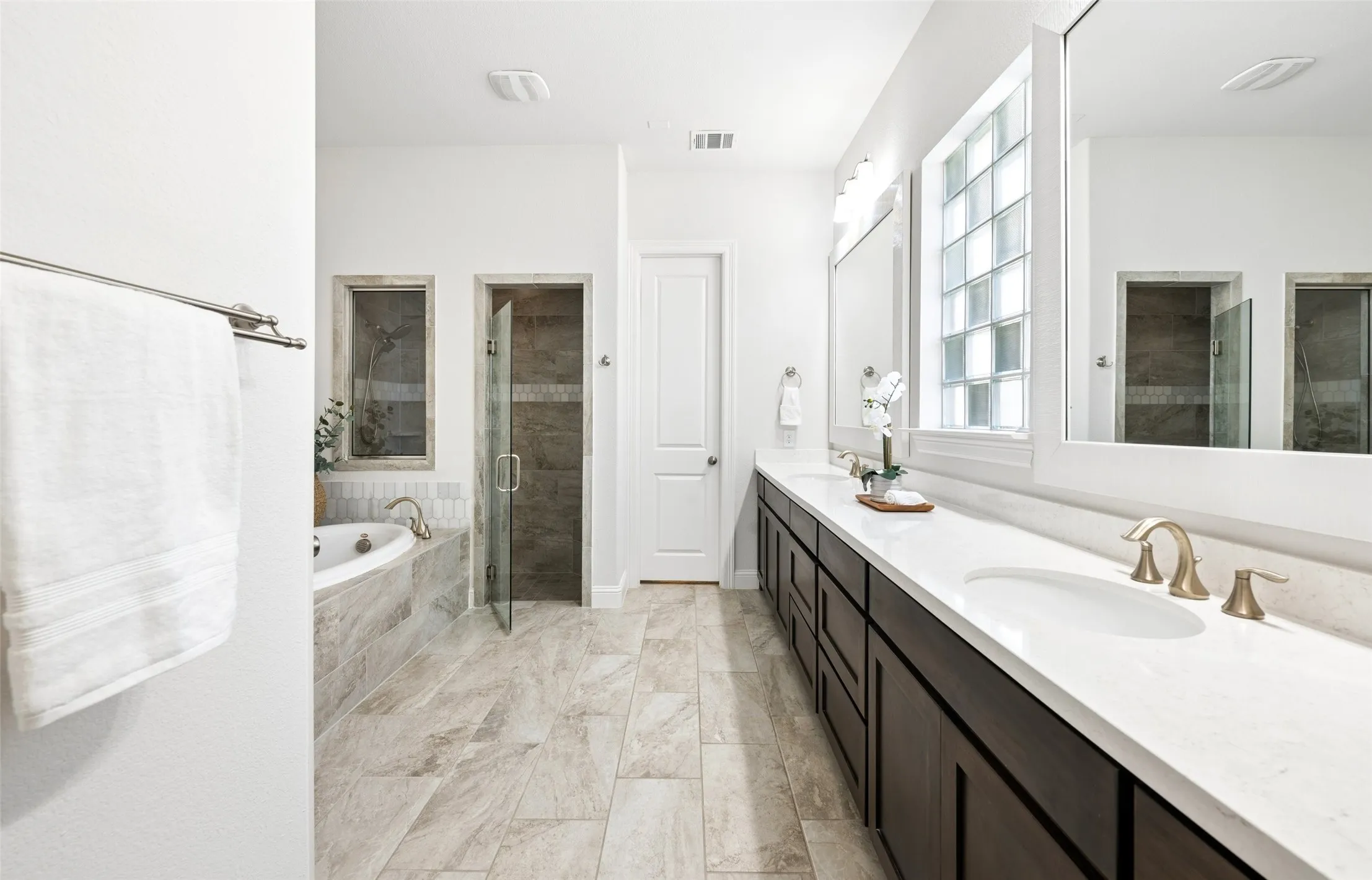 Single Family Residence For Sale in Denton County , 2849 Braemar, The Colony, Texas 75056, 3 Bedroom, 3 Bathroom, 2 Garage spaces, 2,584 Sqft, built in 2019, mls#21376408, Real Estate Agent in The Colony, Homes For Sale in Denton county, Homes For Sale in The Colony, Realtor in The Colony Texas, Real Estate Brokerage Independent Realty Texas, Luminita Cordes Realtor