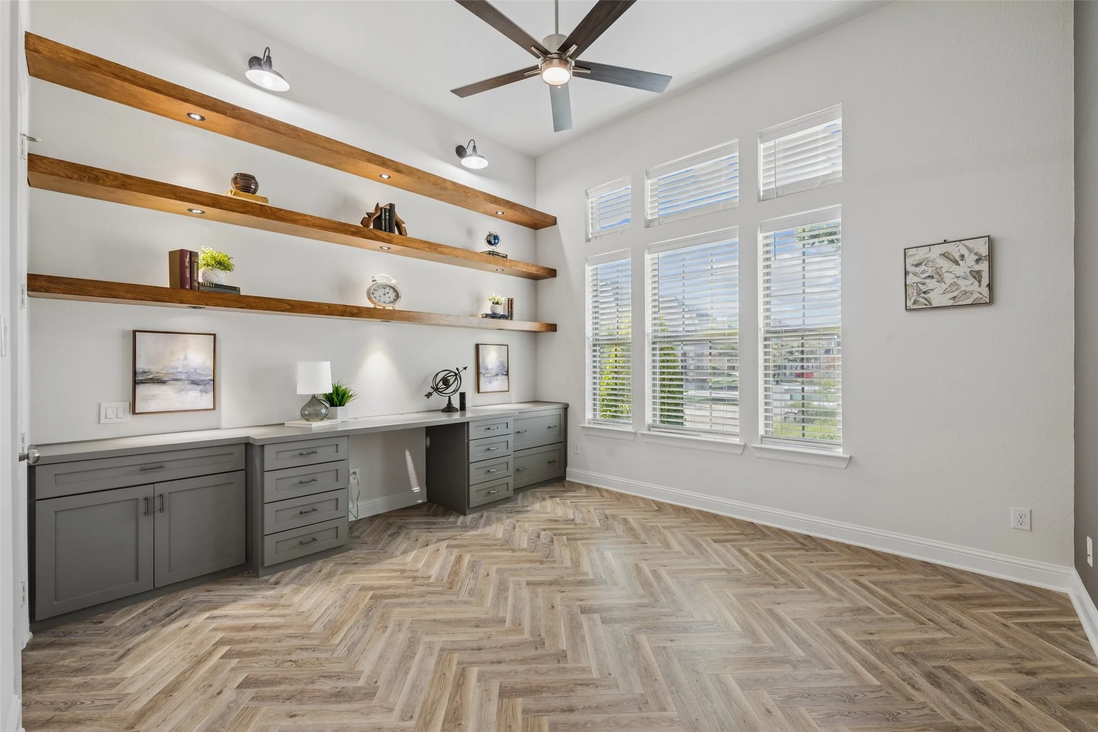 Single Family Residence For Sale in Denton County , 2849 Braemar, The Colony, Texas 75056, 3 Bedroom, 3 Bathroom, 2 Garage spaces, 2,584 Sqft, built in 2019, mls#21376408, Real Estate Agent in The Colony, Homes For Sale in Denton county, Homes For Sale in The Colony, Realtor in The Colony Texas, Real Estate Brokerage Independent Realty Texas, Luminita Cordes Realtor