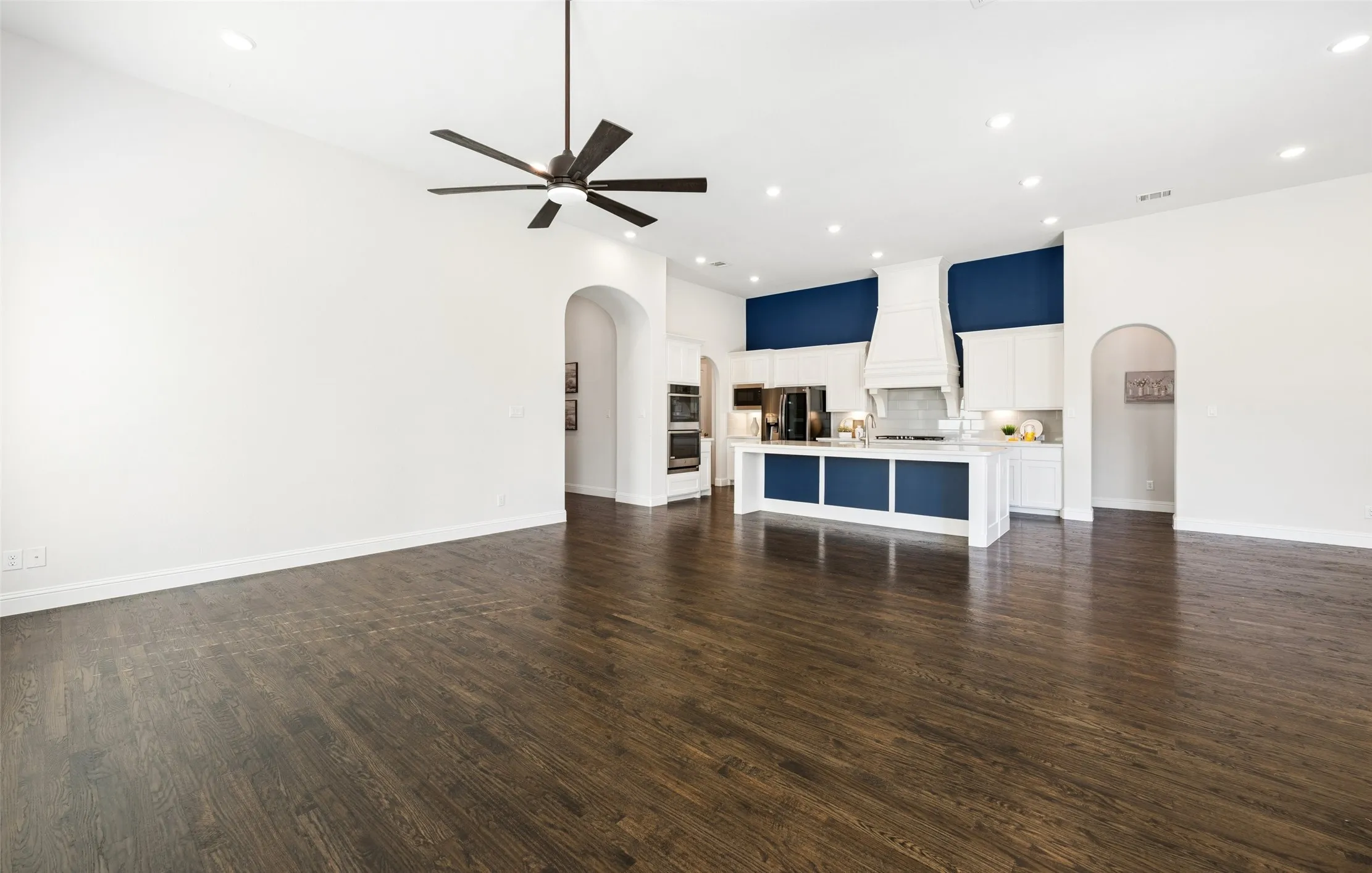 Single Family Residence For Sale in Denton County , 2849 Braemar, The Colony, Texas 75056, 3 Bedroom, 3 Bathroom, 2 Garage spaces, 2,584 Sqft, built in 2019, mls#21376408, Real Estate Agent in The Colony, Homes For Sale in Denton county, Homes For Sale in The Colony, Realtor in The Colony Texas, Real Estate Brokerage Independent Realty Texas, Luminita Cordes Realtor