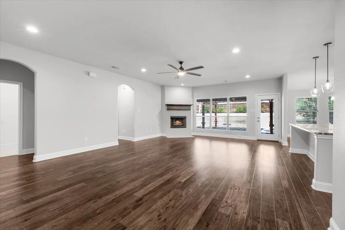 Single Family Residence For Sale in Tarrant County , 6924 Talon Bluff Drive, Fort Worth, Texas 76179, 3 Bedroom, 2 Bathroom, 2 Garage spaces, 1,889 Sqft, built in 2020, mls#21376830, Real Estate Agent in Fort Worth, Homes For Sale in Tarrant county, Homes For Sale in Fort Worth, Realtor in Fort Worth Texas, Real Estate Brokerage Independent Realty Texas, Luminita Cordes Realtor