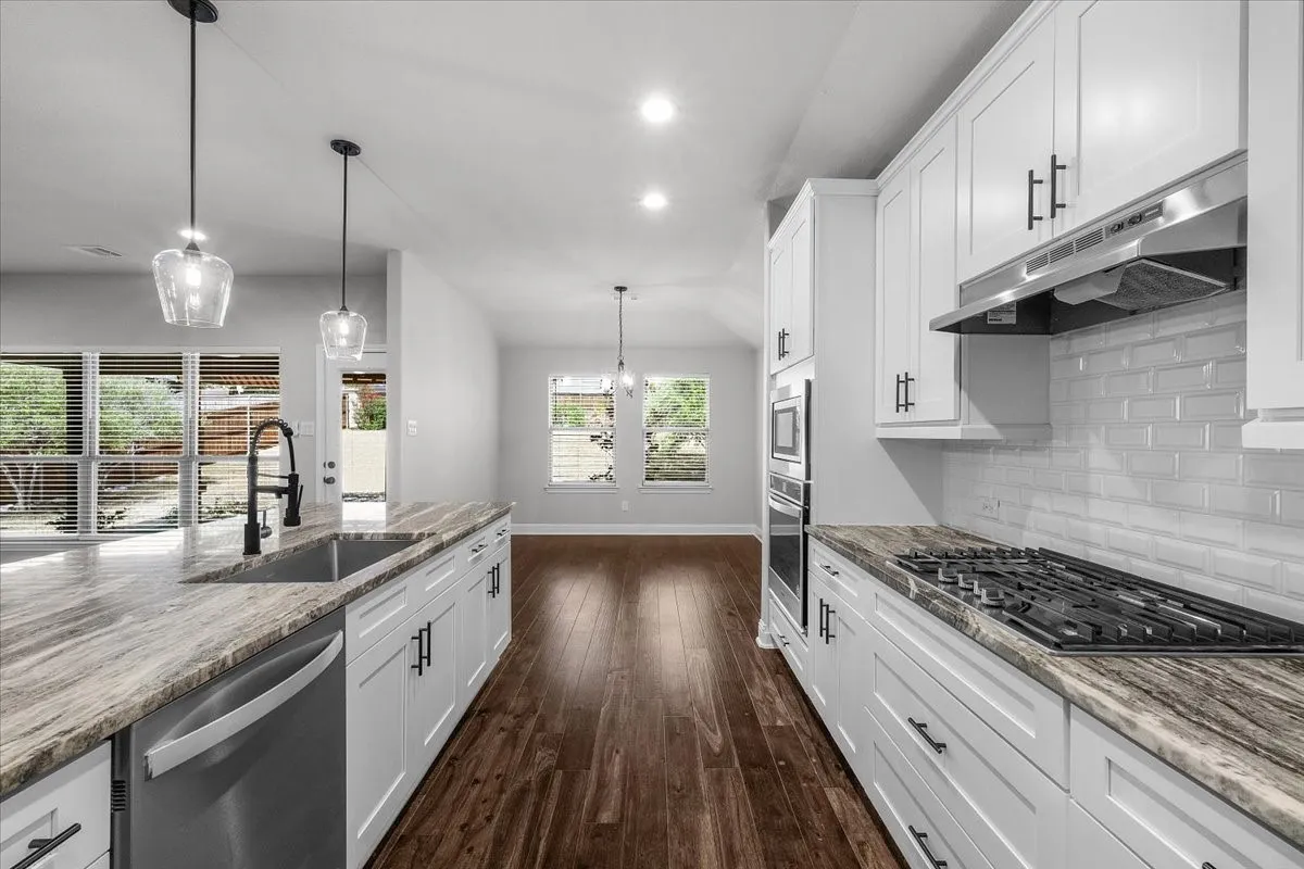 Single Family Residence For Sale in Tarrant County , 6924 Talon Bluff Drive, Fort Worth, Texas 76179, 3 Bedroom, 2 Bathroom, 2 Garage spaces, 1,889 Sqft, built in 2020, mls#21376830, Real Estate Agent in Fort Worth, Homes For Sale in Tarrant county, Homes For Sale in Fort Worth, Realtor in Fort Worth Texas, Real Estate Brokerage Independent Realty Texas, Luminita Cordes Realtor