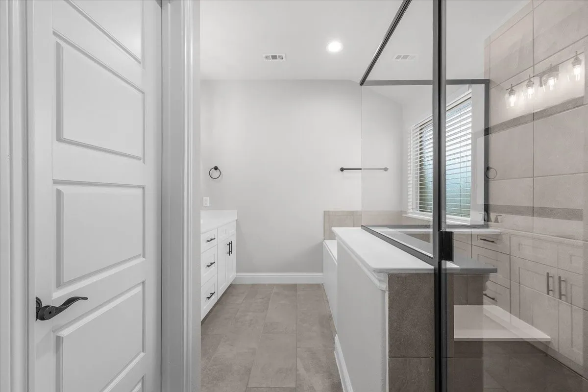 Single Family Residence For Sale in Tarrant County , 6924 Talon Bluff Drive, Fort Worth, Texas 76179, 3 Bedroom, 2 Bathroom, 2 Garage spaces, 1,889 Sqft, built in 2020, mls#21376830, Real Estate Agent in Fort Worth, Homes For Sale in Tarrant county, Homes For Sale in Fort Worth, Realtor in Fort Worth Texas, Real Estate Brokerage Independent Realty Texas, Luminita Cordes Realtor