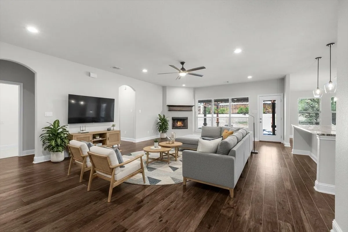 Single Family Residence For Sale in Tarrant County , 6924 Talon Bluff Drive, Fort Worth, Texas 76179, 3 Bedroom, 2 Bathroom, 2 Garage spaces, 1,889 Sqft, built in 2020, mls#21376830, Real Estate Agent in Fort Worth, Homes For Sale in Tarrant county, Homes For Sale in Fort Worth, Realtor in Fort Worth Texas, Real Estate Brokerage Independent Realty Texas, Luminita Cordes Realtor
