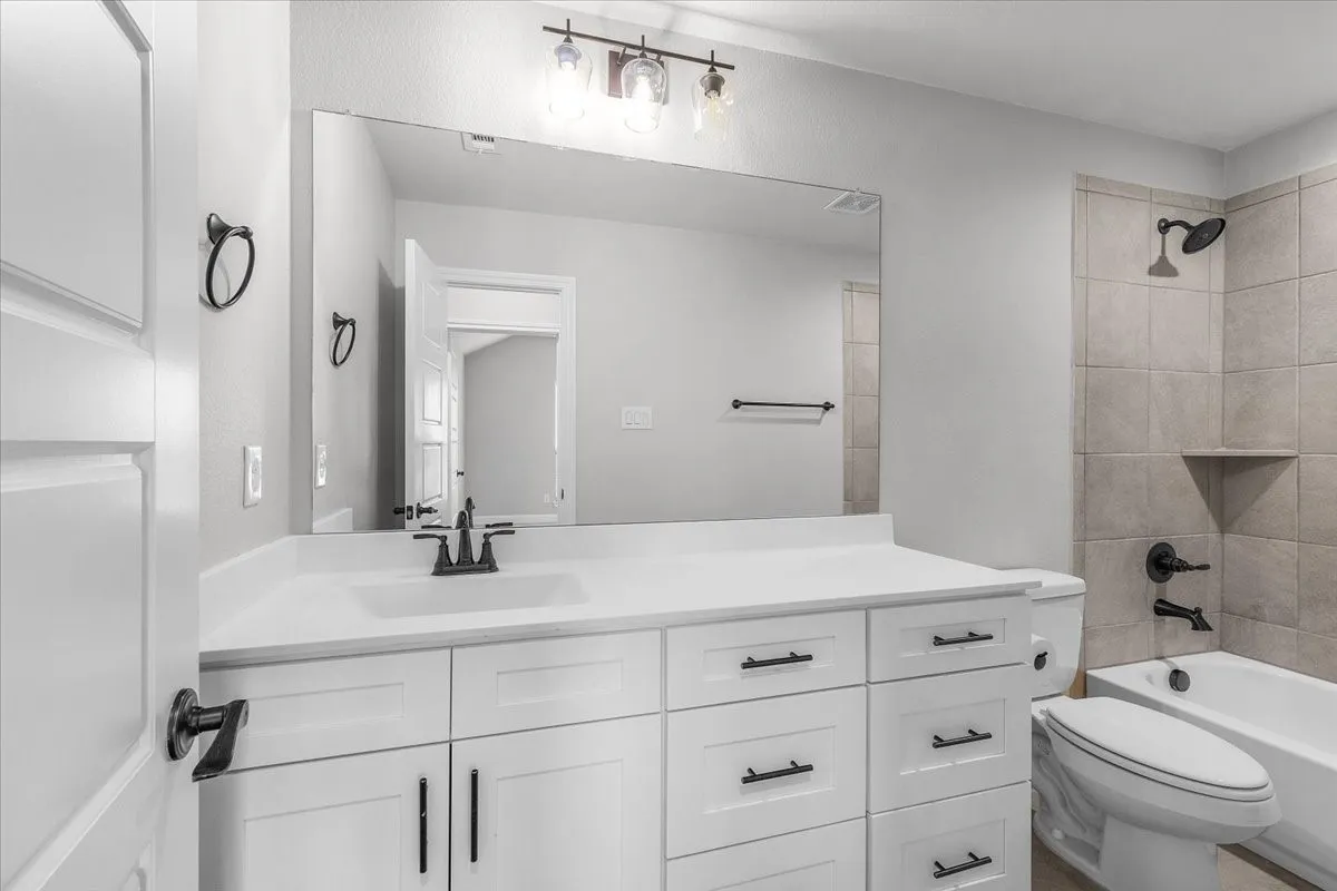 Single Family Residence For Sale in Tarrant County , 6924 Talon Bluff Drive, Fort Worth, Texas 76179, 3 Bedroom, 2 Bathroom, 2 Garage spaces, 1,889 Sqft, built in 2020, mls#21376830, Real Estate Agent in Fort Worth, Homes For Sale in Tarrant county, Homes For Sale in Fort Worth, Realtor in Fort Worth Texas, Real Estate Brokerage Independent Realty Texas, Luminita Cordes Realtor