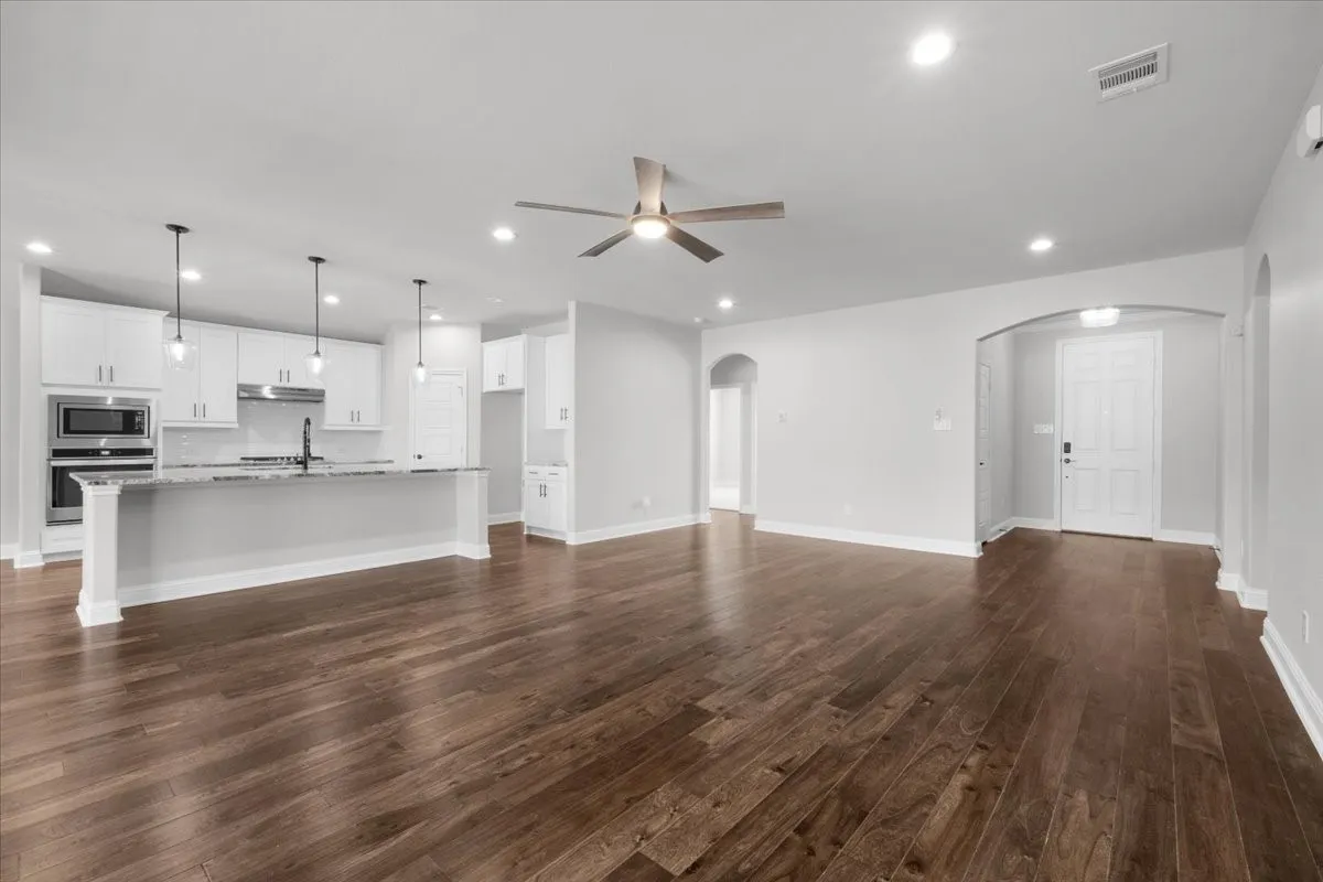 Single Family Residence For Sale in Tarrant County , 6924 Talon Bluff Drive, Fort Worth, Texas 76179, 3 Bedroom, 2 Bathroom, 2 Garage spaces, 1,889 Sqft, built in 2020, mls#21376830, Real Estate Agent in Fort Worth, Homes For Sale in Tarrant county, Homes For Sale in Fort Worth, Realtor in Fort Worth Texas, Real Estate Brokerage Independent Realty Texas, Luminita Cordes Realtor