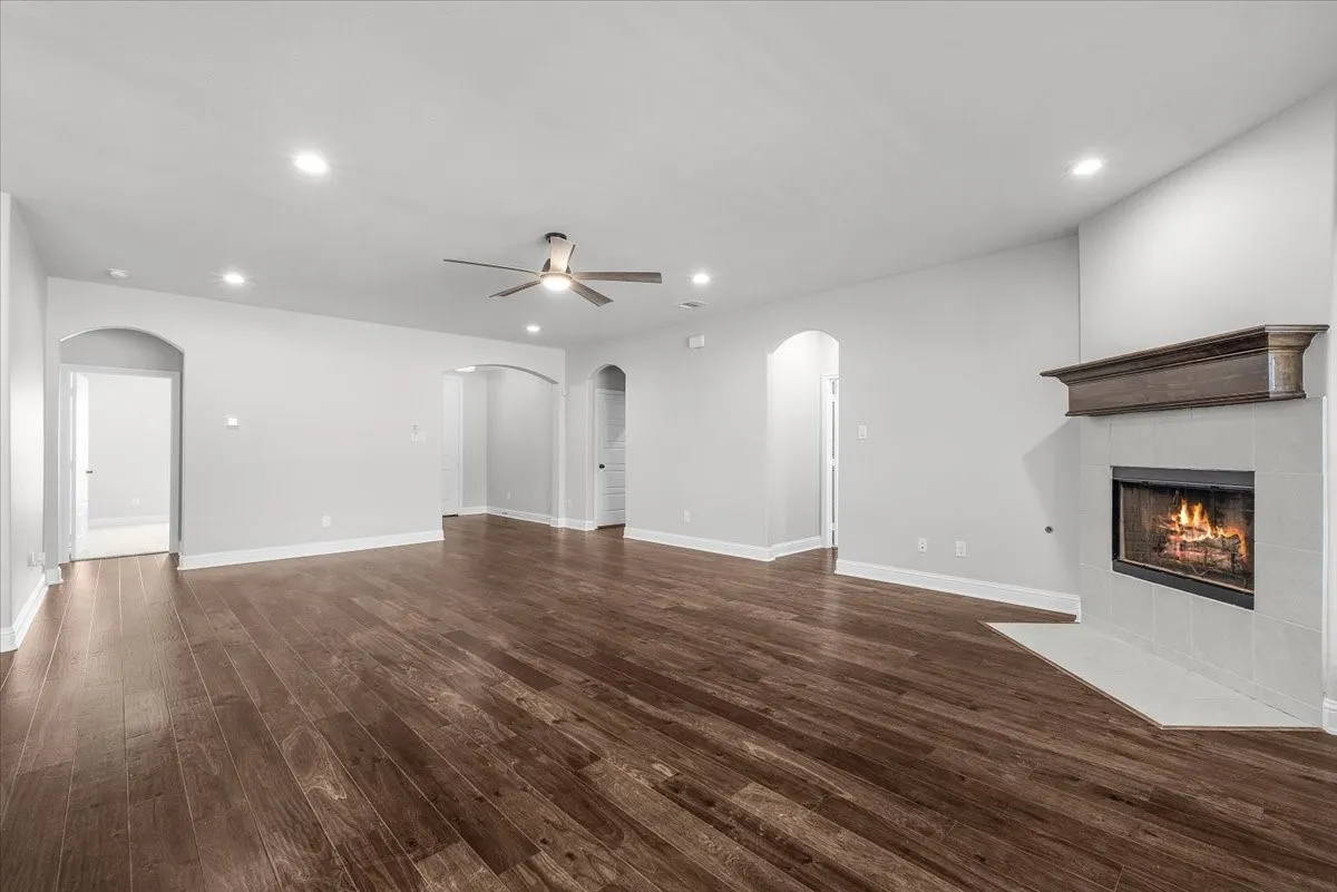 Single Family Residence For Sale in Tarrant County , 6924 Talon Bluff Drive, Fort Worth, Texas 76179, 3 Bedroom, 2 Bathroom, 2 Garage spaces, 1,889 Sqft, built in 2020, mls#21376830, Real Estate Agent in Fort Worth, Homes For Sale in Tarrant county, Homes For Sale in Fort Worth, Realtor in Fort Worth Texas, Real Estate Brokerage Independent Realty Texas, Luminita Cordes Realtor