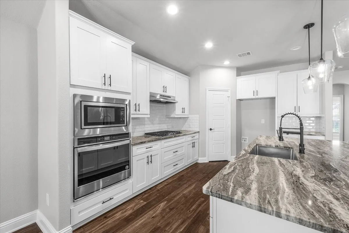 Single Family Residence For Sale in Tarrant County , 6924 Talon Bluff Drive, Fort Worth, Texas 76179, 3 Bedroom, 2 Bathroom, 2 Garage spaces, 1,889 Sqft, built in 2020, mls#21376830, Real Estate Agent in Fort Worth, Homes For Sale in Tarrant county, Homes For Sale in Fort Worth, Realtor in Fort Worth Texas, Real Estate Brokerage Independent Realty Texas, Luminita Cordes Realtor