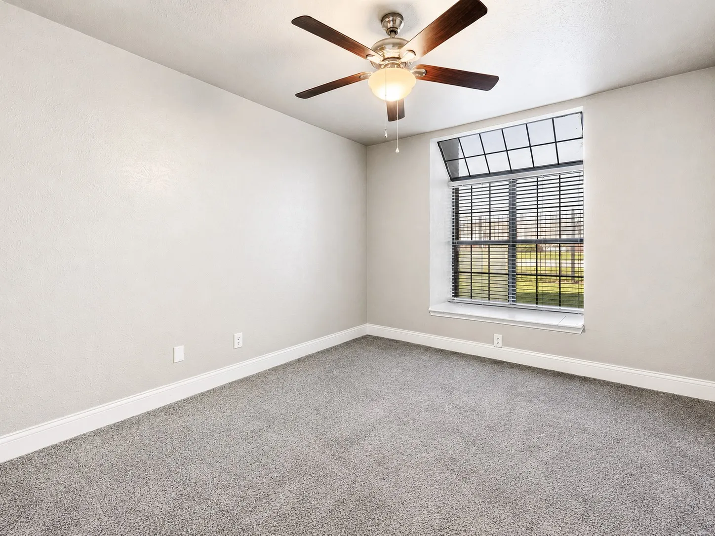 Townhouse For Sale in Dallas County , 4480 Chaha Road 106, Garland, Texas 75043, 1 Bedroom, 1 Bathroom, 1 Garage spaces, 670 Sqft, built in 1981, mls#21363535, Real Estate Agent in Garland, Homes For Sale in Dallas county, Homes For Sale in Garland, Realtor in Garland Texas, Real Estate Brokerage Independent Realty Texas, Luminita Cordes Realtor