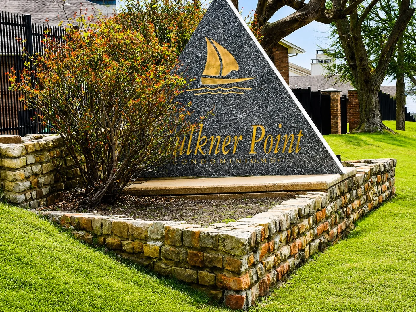 Townhouse For Sale in Dallas County , 4480 Chaha Road 106, Garland, Texas 75043, 1 Bedroom, 1 Bathroom, 1 Garage spaces, 670 Sqft, built in 1981, mls#21363535, Real Estate Agent in Garland, Homes For Sale in Dallas county, Homes For Sale in Garland, Realtor in Garland Texas, Real Estate Brokerage Independent Realty Texas, Luminita Cordes Realtor