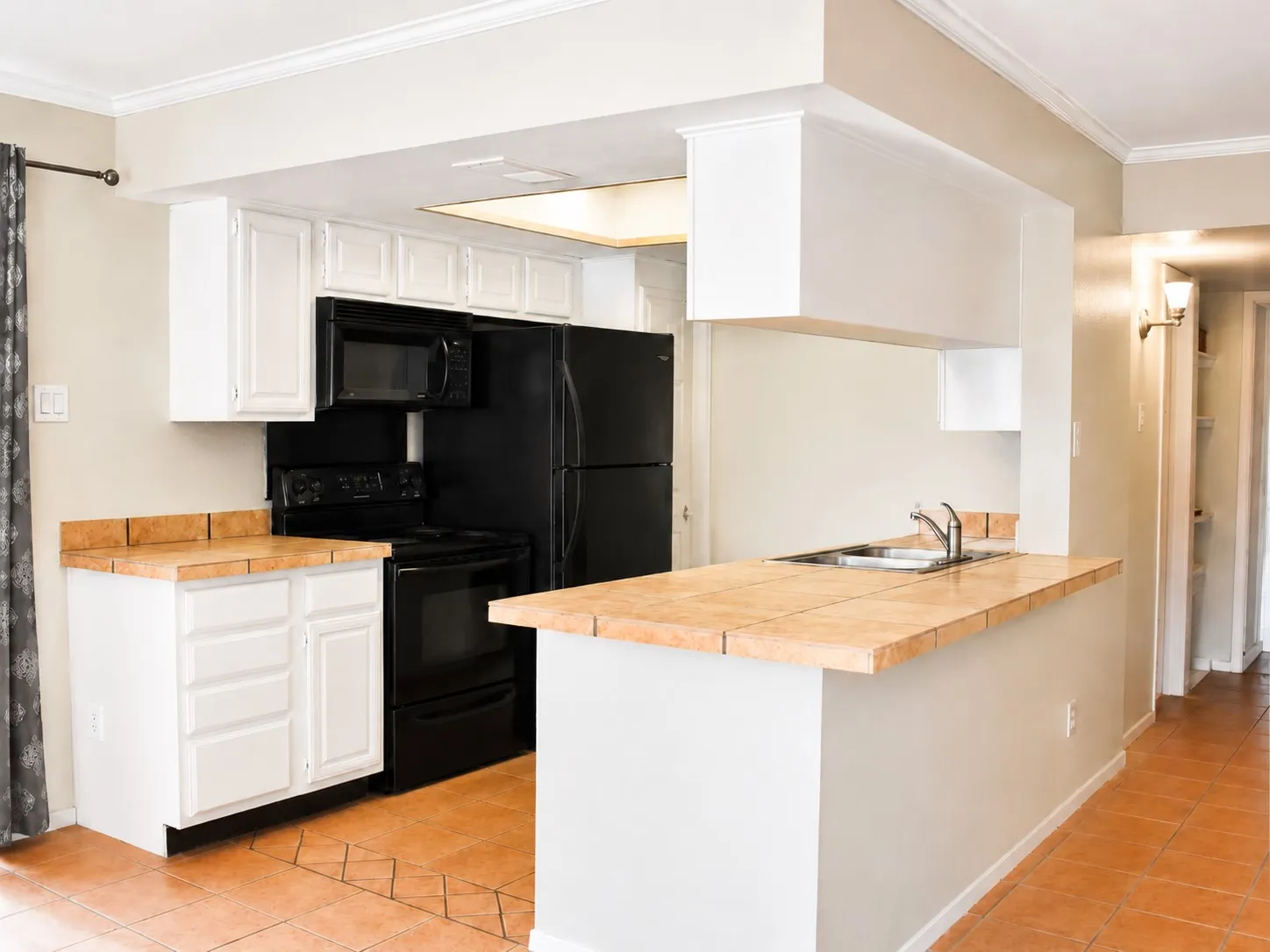 Townhouse For Sale in Dallas County , 4480 Chaha Road 106, Garland, Texas 75043, 1 Bedroom, 1 Bathroom, 1 Garage spaces, 670 Sqft, built in 1981, mls#21363535, Real Estate Agent in Garland, Homes For Sale in Dallas county, Homes For Sale in Garland, Realtor in Garland Texas, Real Estate Brokerage Independent Realty Texas, Luminita Cordes Realtor