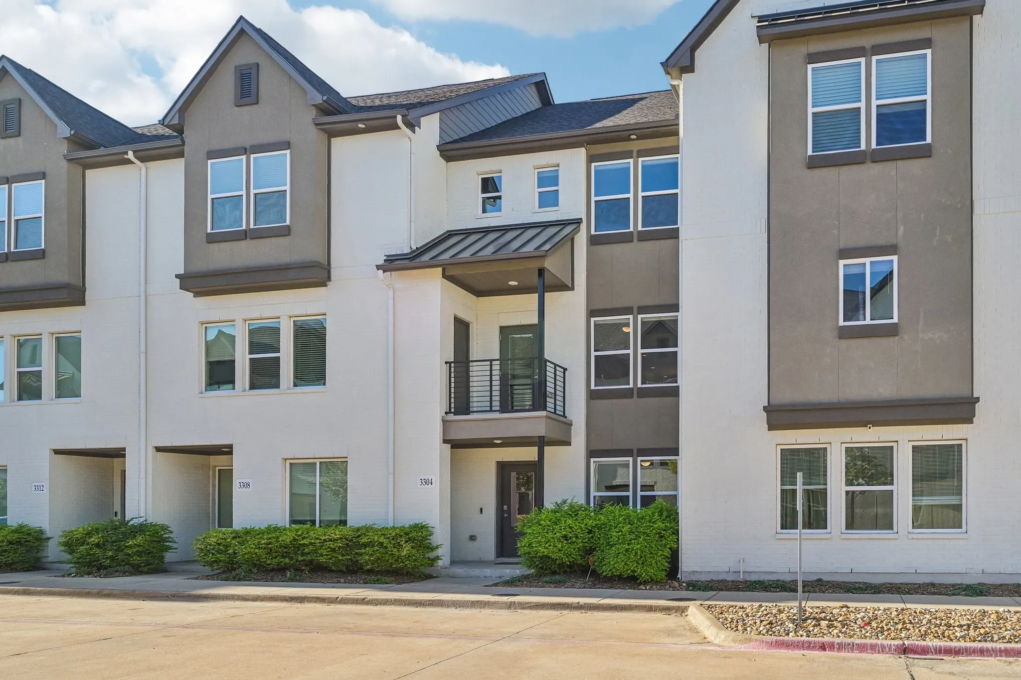 Townhouse For Sale in Collin County , 3304 Norris Street, Plano, Texas 75074, 3 Bedroom, 4 Bathroom, 2 Garage spaces, 1,728 Sqft, built in 2021, mls#21377117, Real Estate Agent in Plano, Homes For Sale in Collin county, Homes For Sale in Plano, Realtor in Plano Texas, Real Estate Brokerage Independent Realty Texas, Luminita Cordes Realtor