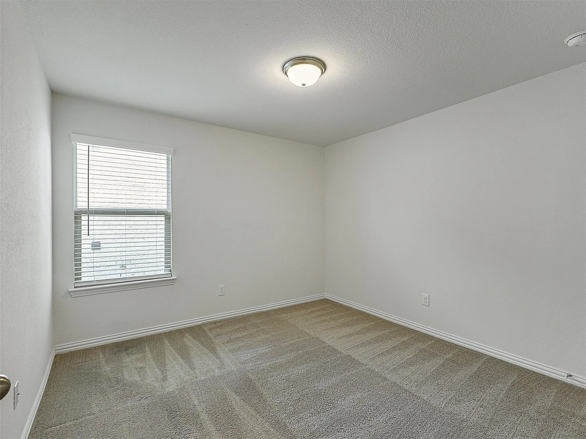 Large secondary bedroom