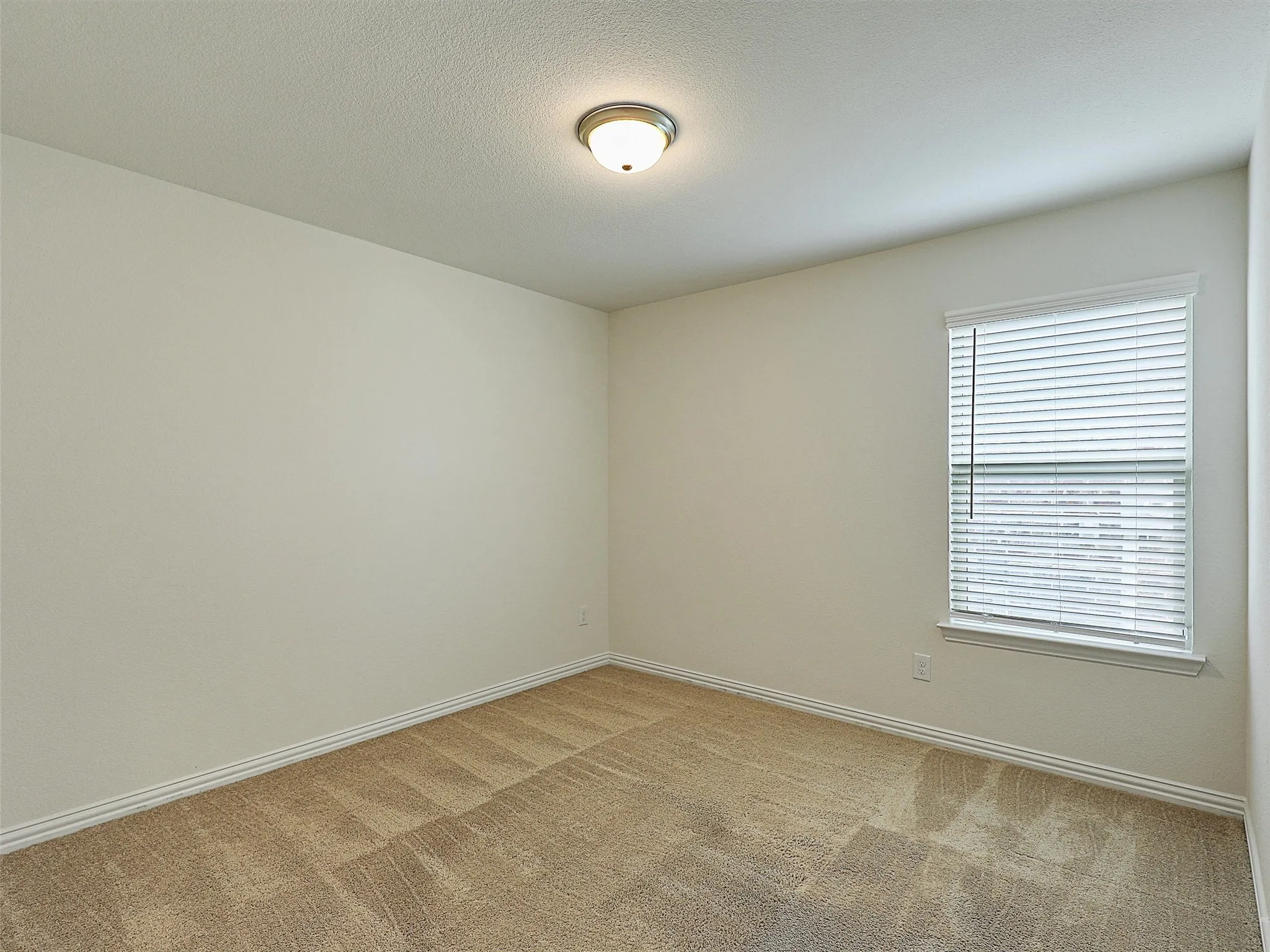 Large secondary bedroom