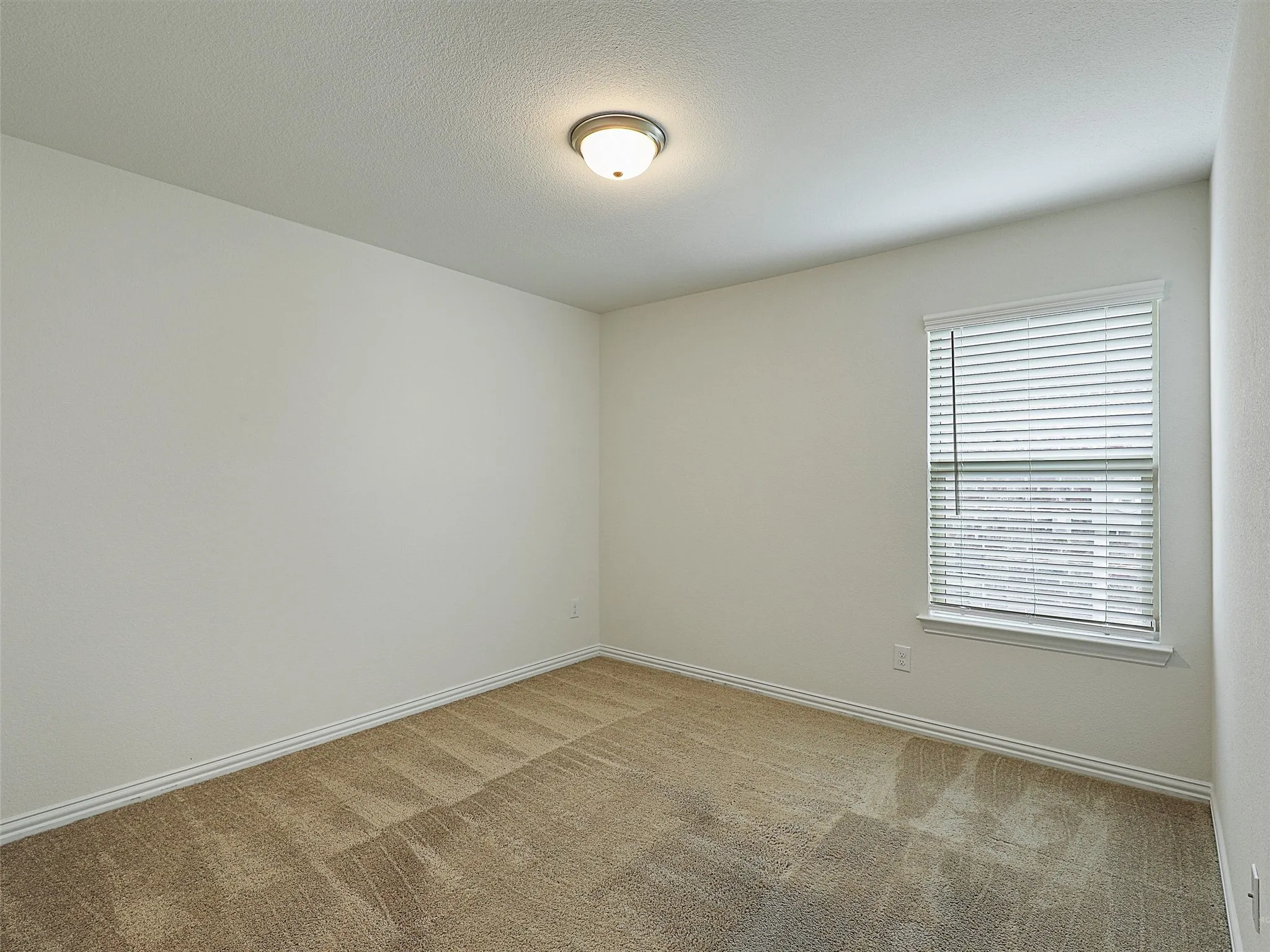 Large secondary bedroom