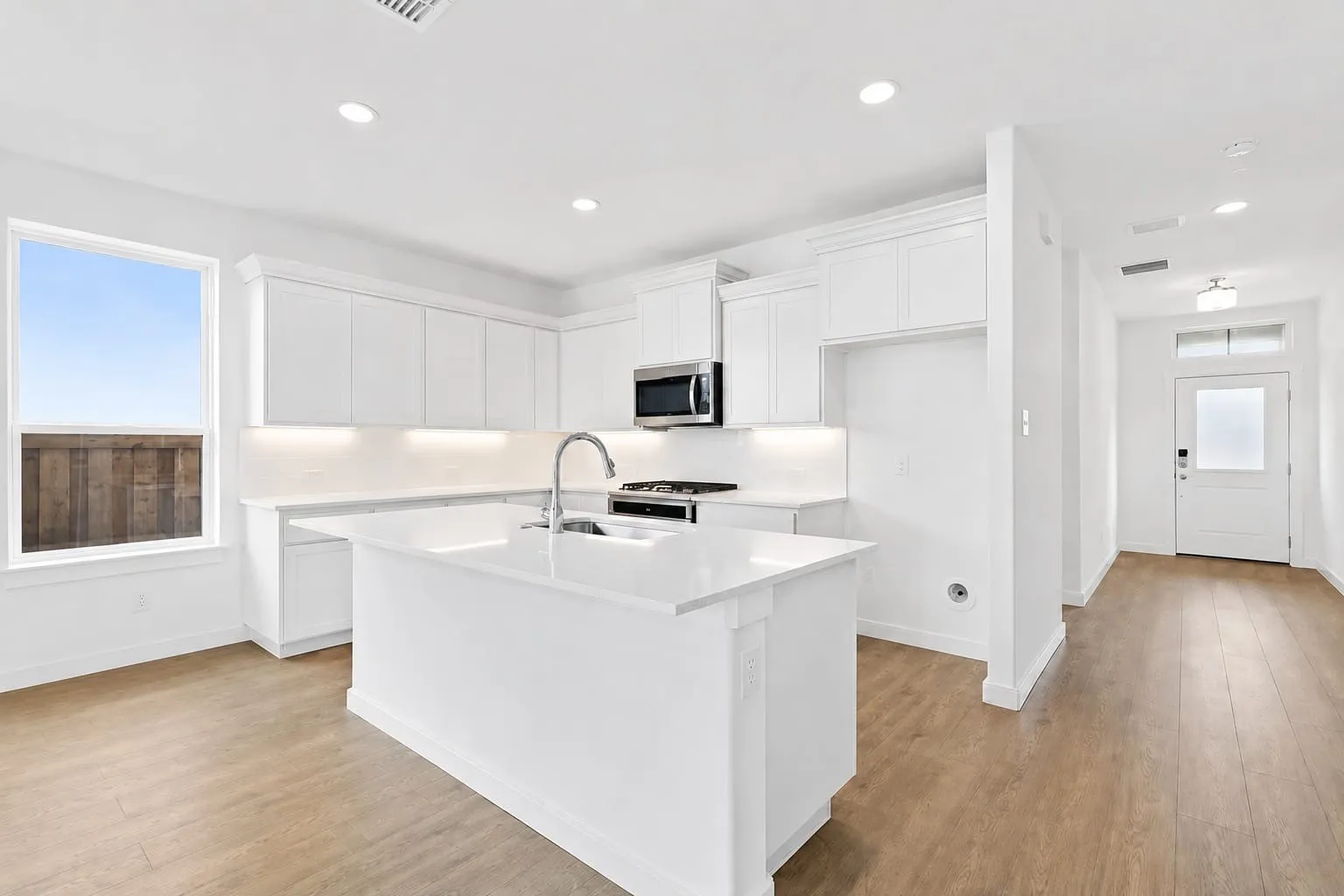 Single Family Residence For Rent in Ellis County , 7321 Golden Daisy Avenue, Venus, Texas 76084, 4 Bedroom, 3 Bathroom, 2 Garage spaces, 2,446 Sqft, built in 2023, mls#21377498, Real Estate Agent in Venus, Homes For Rent in Ellis county, Homes For Rent in Venus, Realtor in Venus Texas, Real Estate Brokerage Independent Realty Texas, Luminita Cordes Realtor