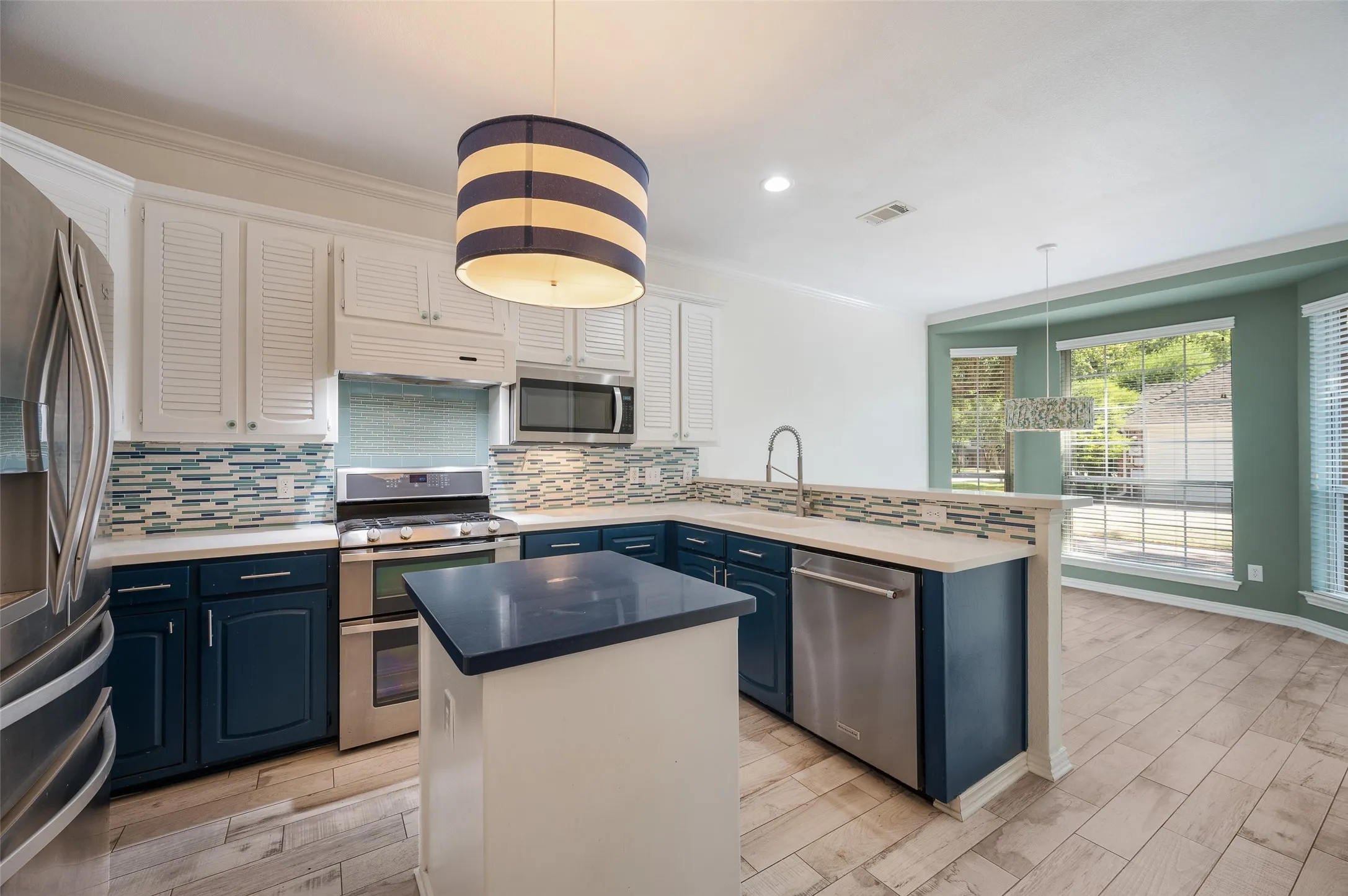 Single Family Residence For Sale in Denton County , 3401 Pecan Park Drive, Flower Mound, Texas 75022, 4 Bedroom, 3 Bathroom, 3 Garage spaces, 2,630 Sqft, built in 1993, mls#21371134, Real Estate Agent in Flower Mound, Homes For Sale in Denton county, Homes For Sale in Flower Mound, Realtor in Flower Mound Texas, Real Estate Brokerage Independent Realty Texas, Luminita Cordes Realtor