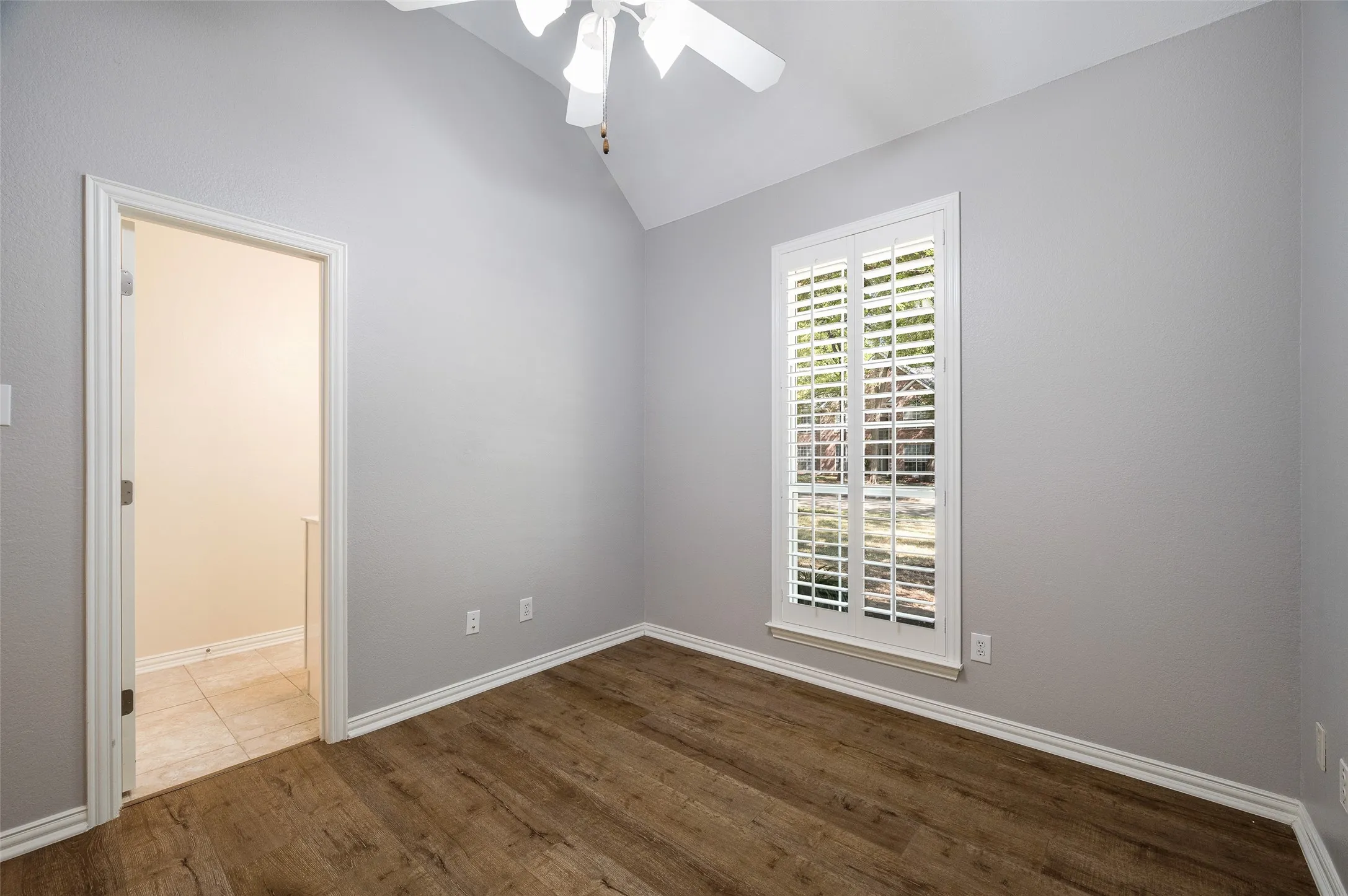 Single Family Residence For Sale in Denton County , 3401 Pecan Park Drive, Flower Mound, Texas 75022, 4 Bedroom, 3 Bathroom, 3 Garage spaces, 2,630 Sqft, built in 1993, mls#21371134, Real Estate Agent in Flower Mound, Homes For Sale in Denton county, Homes For Sale in Flower Mound, Realtor in Flower Mound Texas, Real Estate Brokerage Independent Realty Texas, Luminita Cordes Realtor